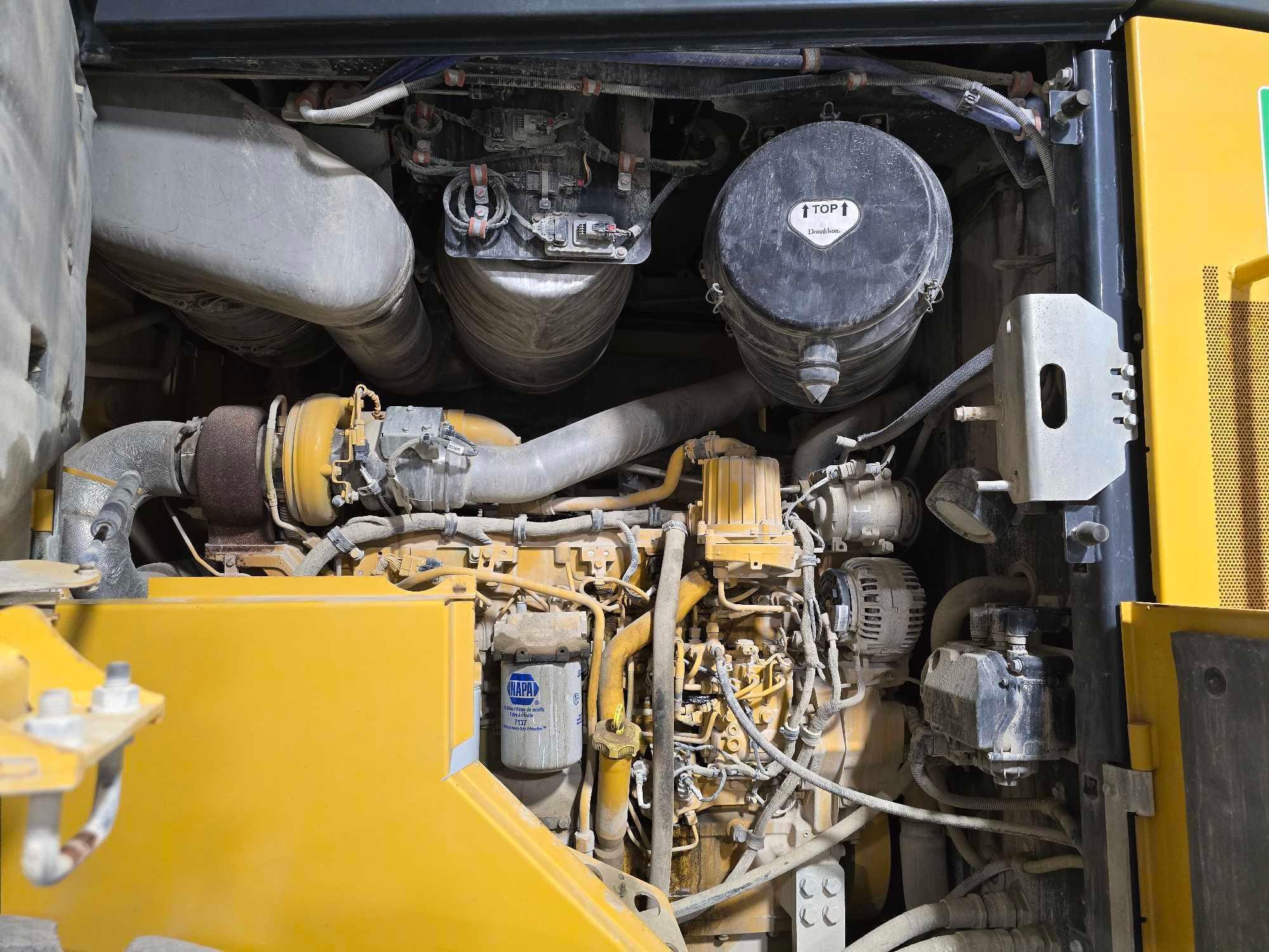 2019 John Deere 744L Wheel Loader