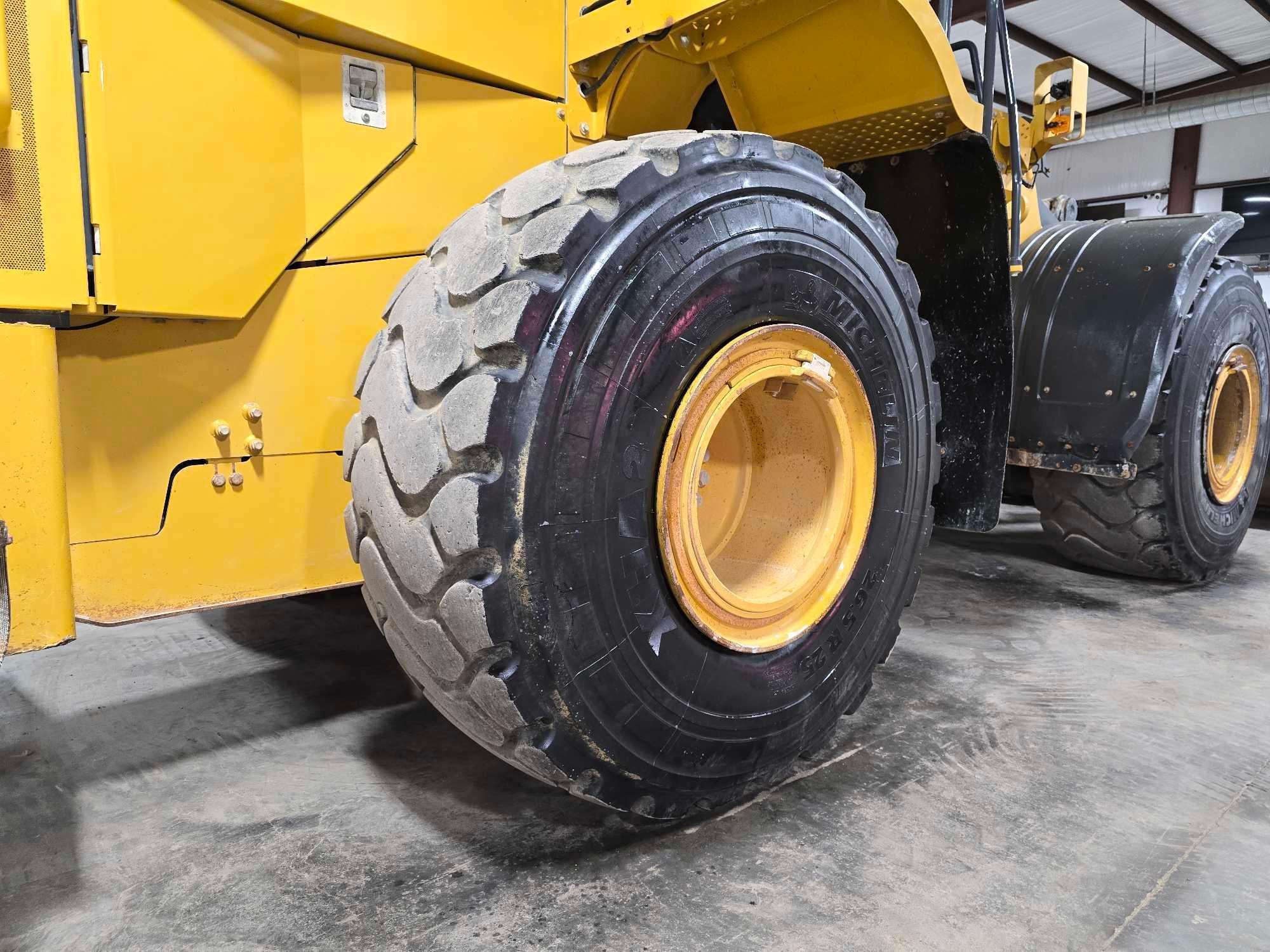 2019 John Deere 744L Wheel Loader