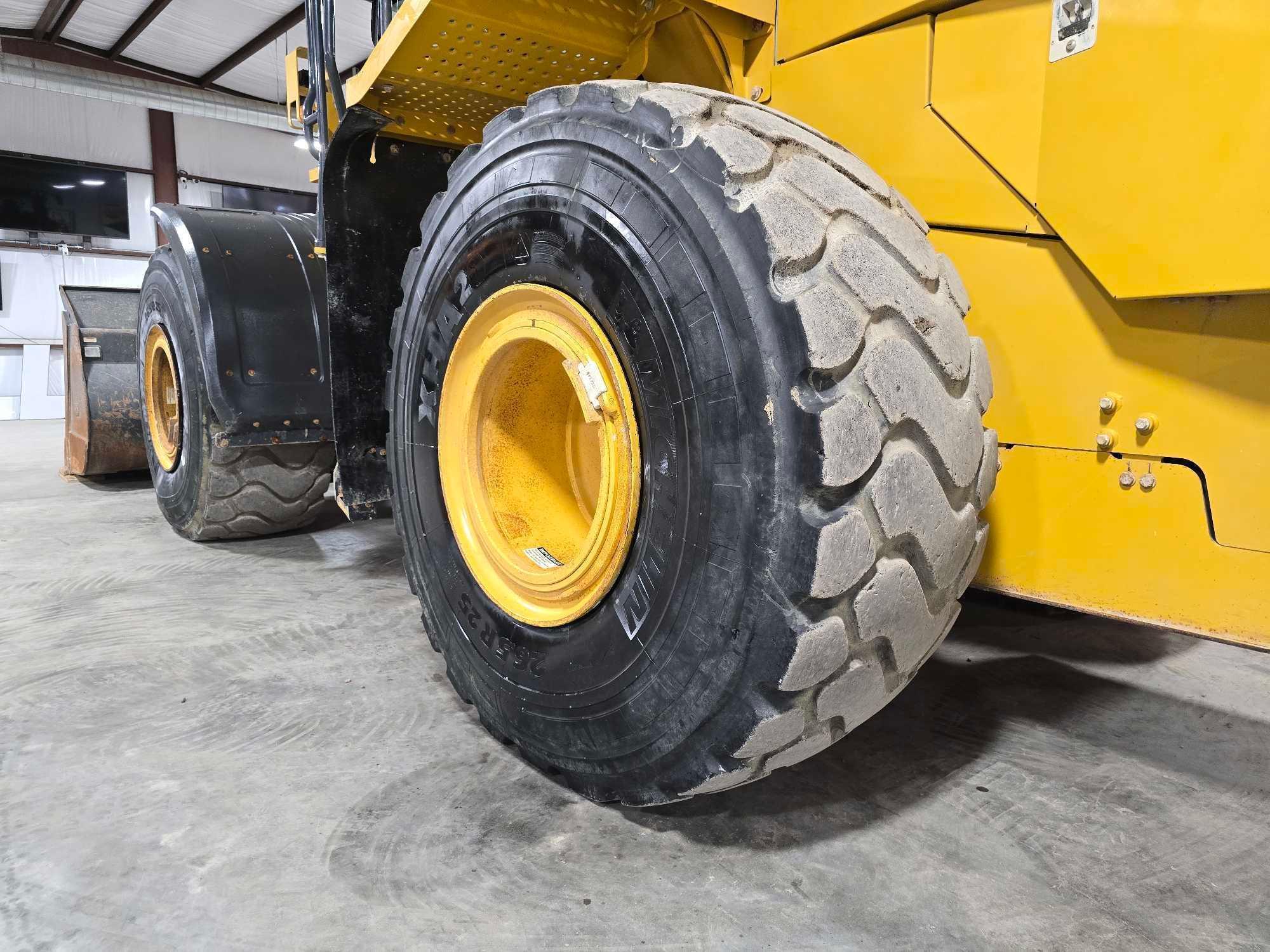 2019 John Deere 744L Wheel Loader