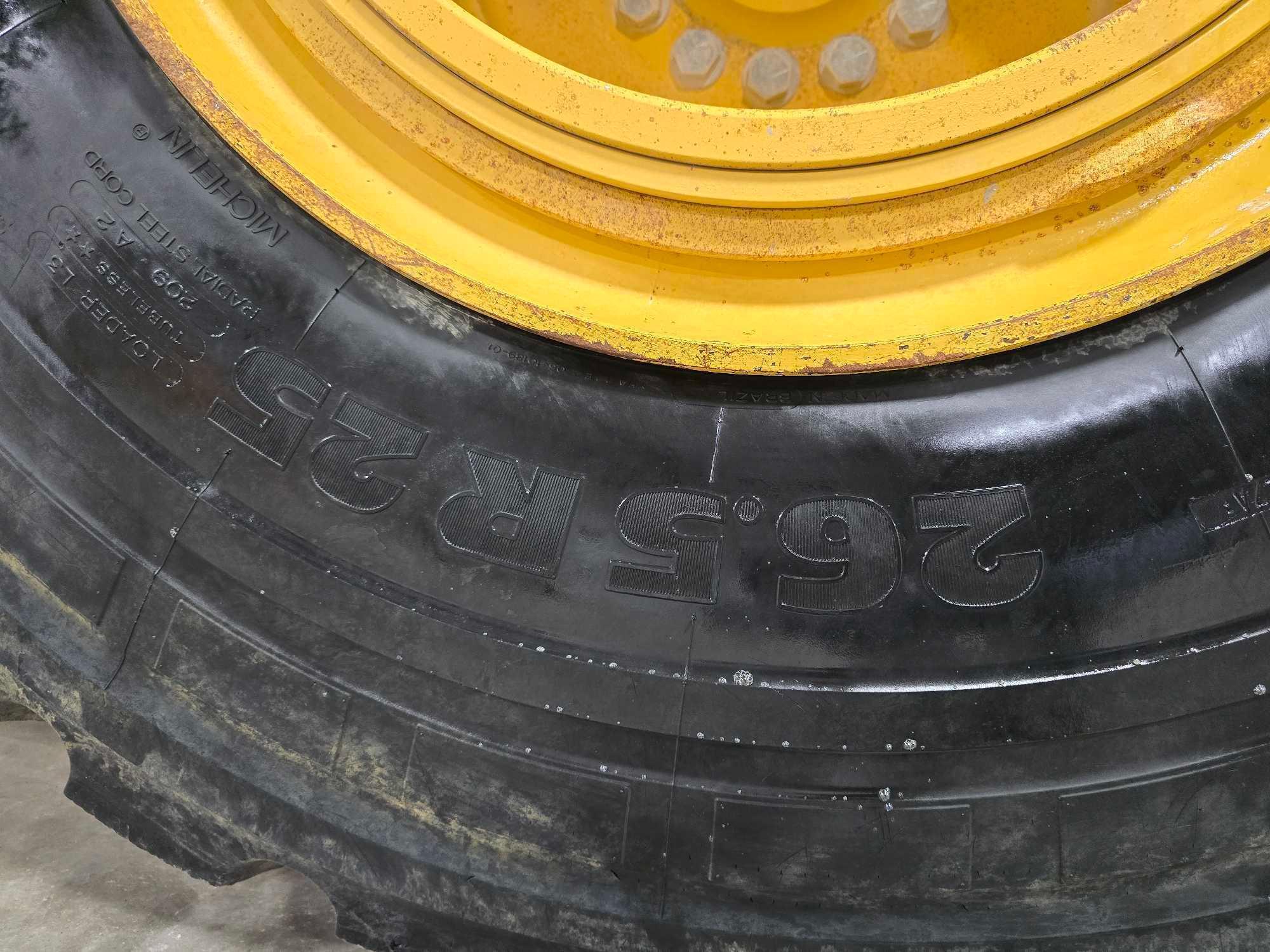 2019 John Deere 744L Wheel Loader