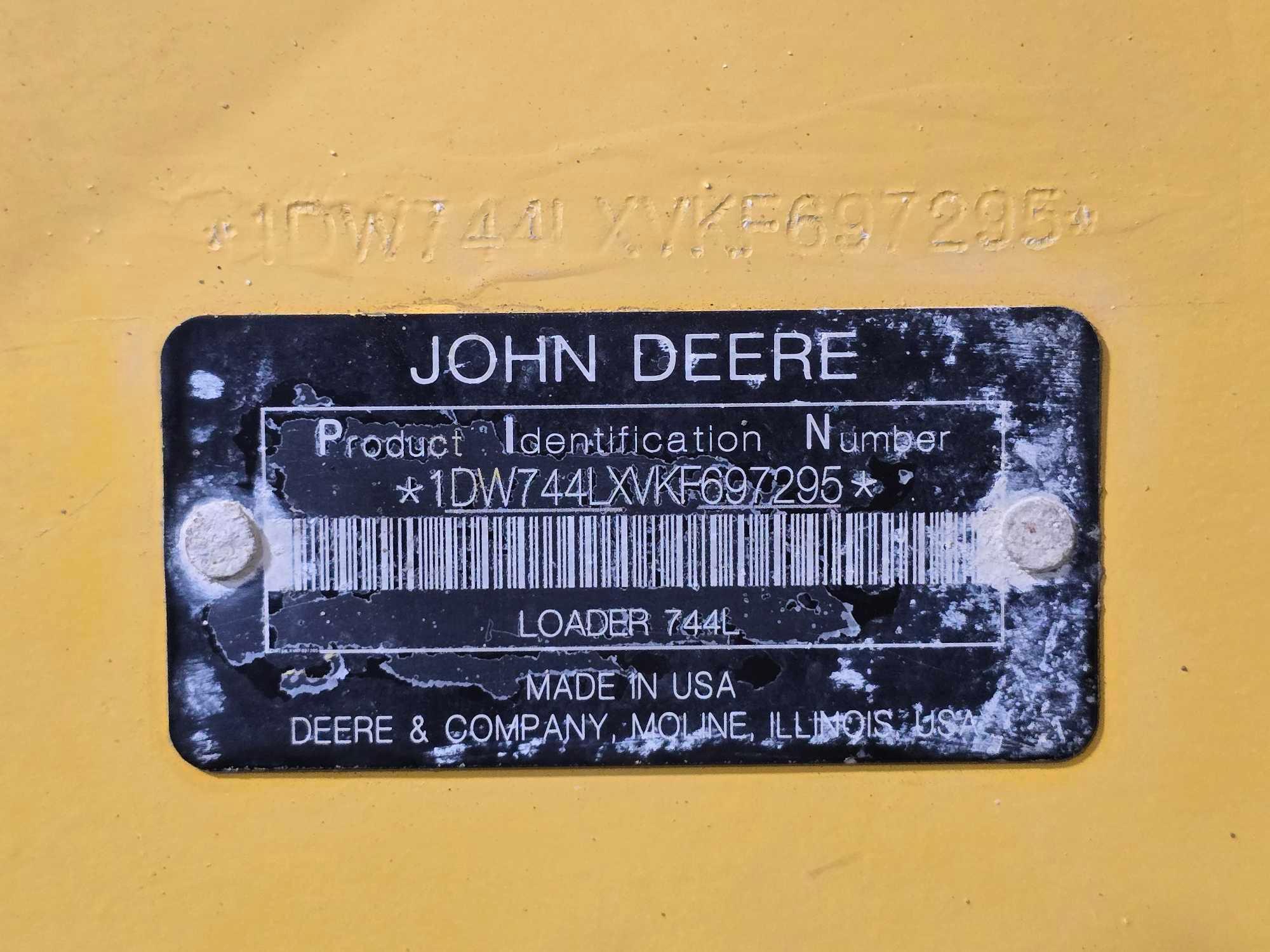2019 John Deere 744L Wheel Loader