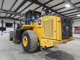 2019 John Deere 744L Wheel Loader