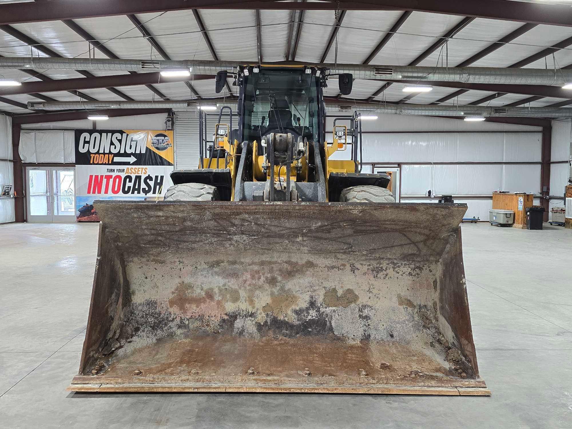 2019 John Deere 744L Wheel Loader