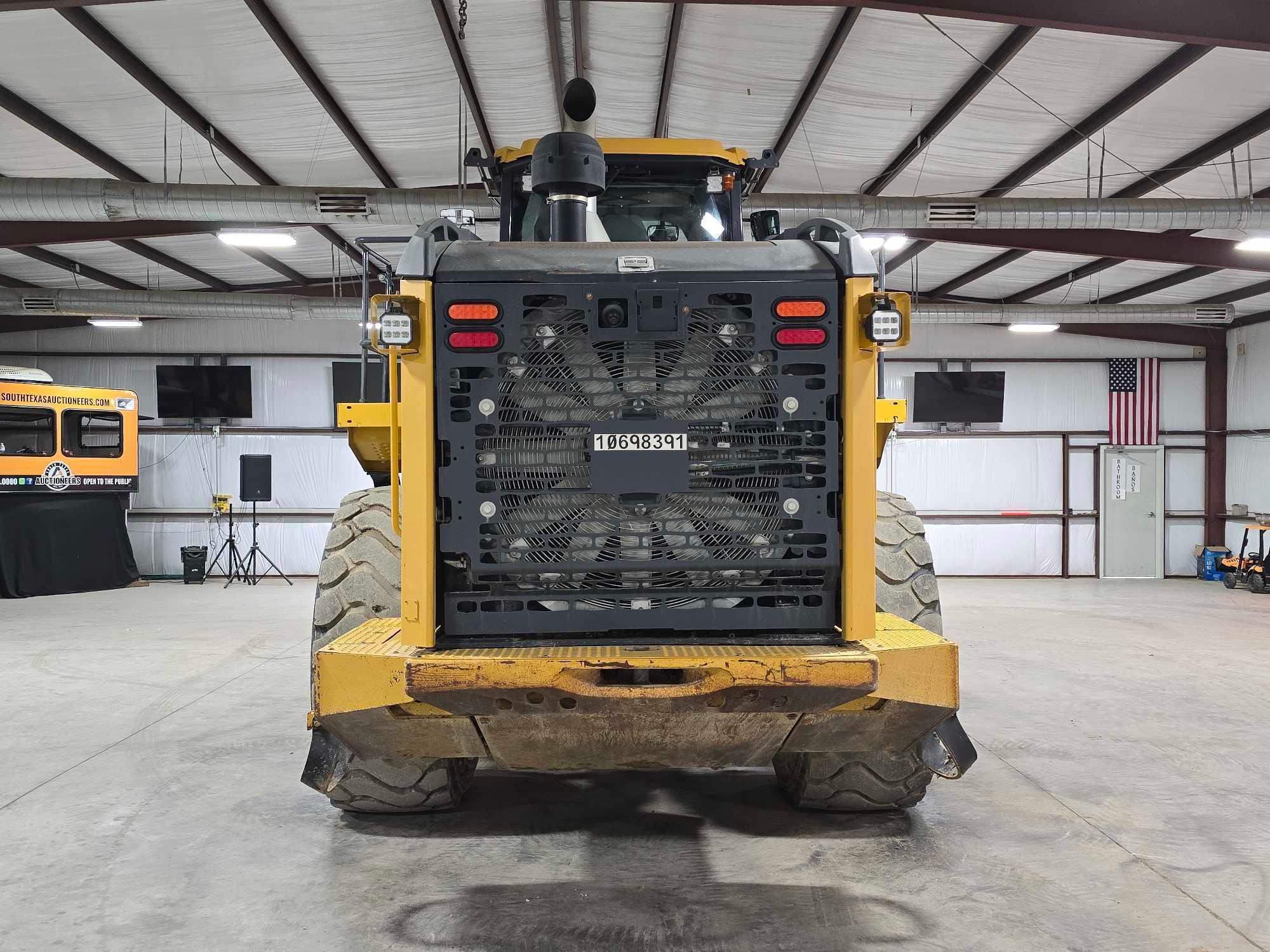 2019 John Deere 744L Wheel Loader
