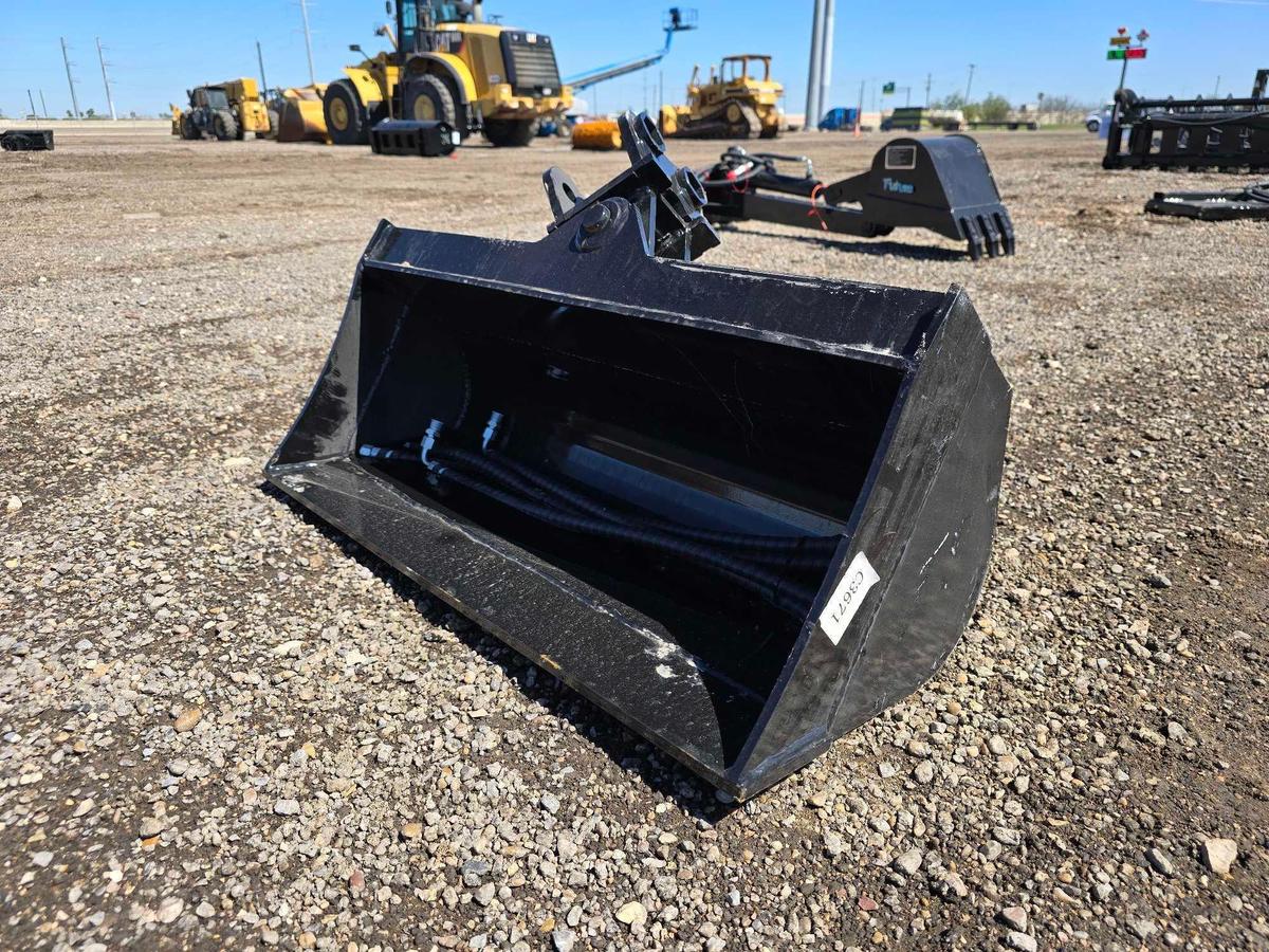 NEW/UNUSED 2025 Future 32 inch Tilting Excavator Bucket