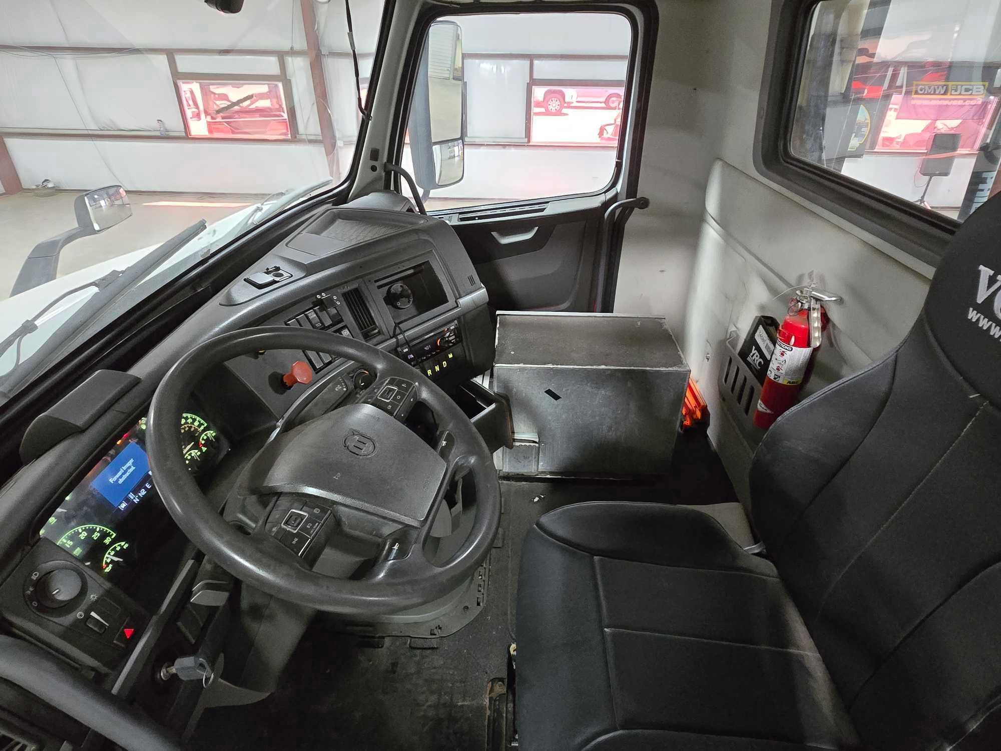 2019 Volvo VNR64T Day Cab Truck Tractor