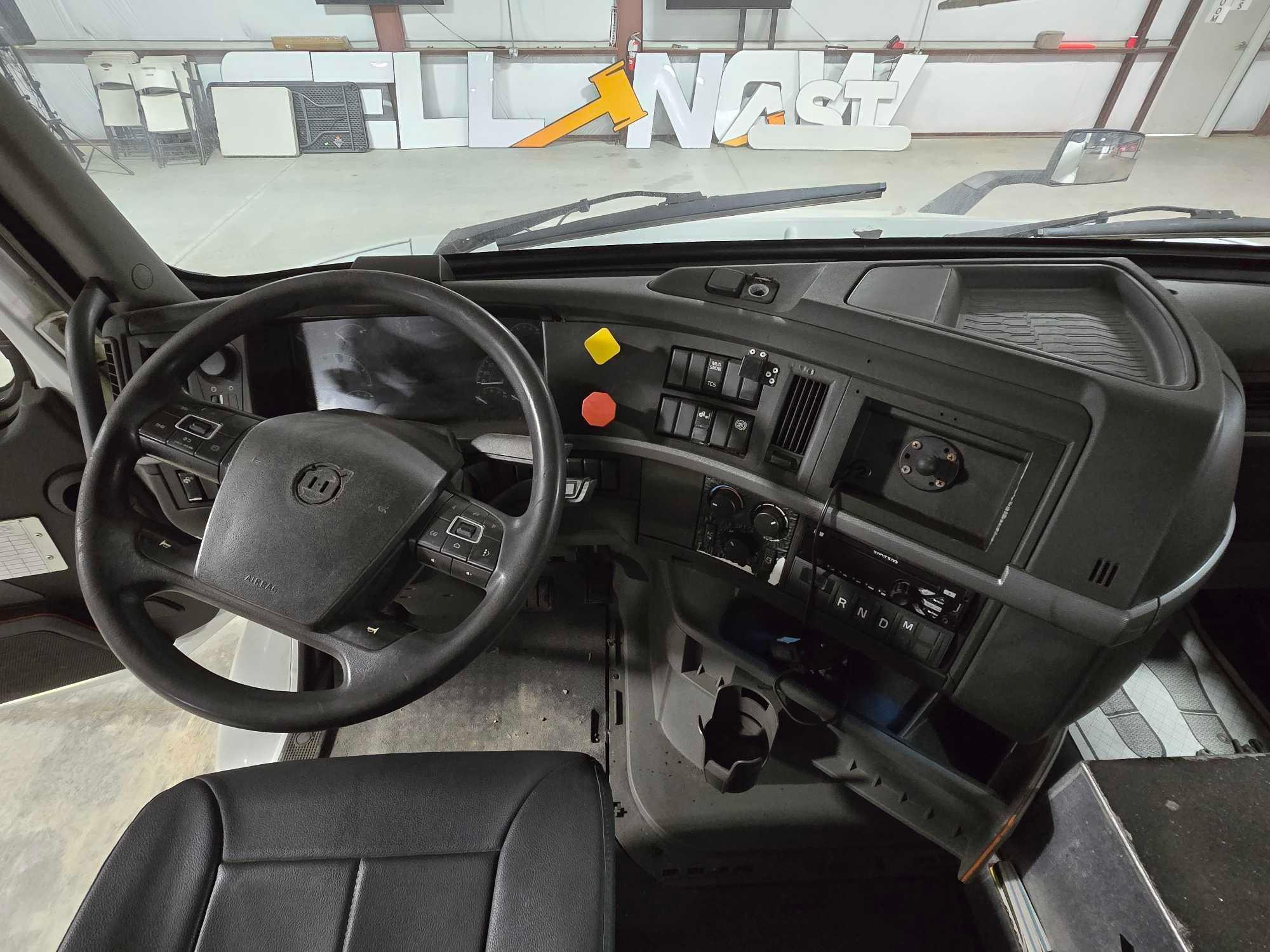 2019 Volvo VNR64T Day Cab Truck Tractor