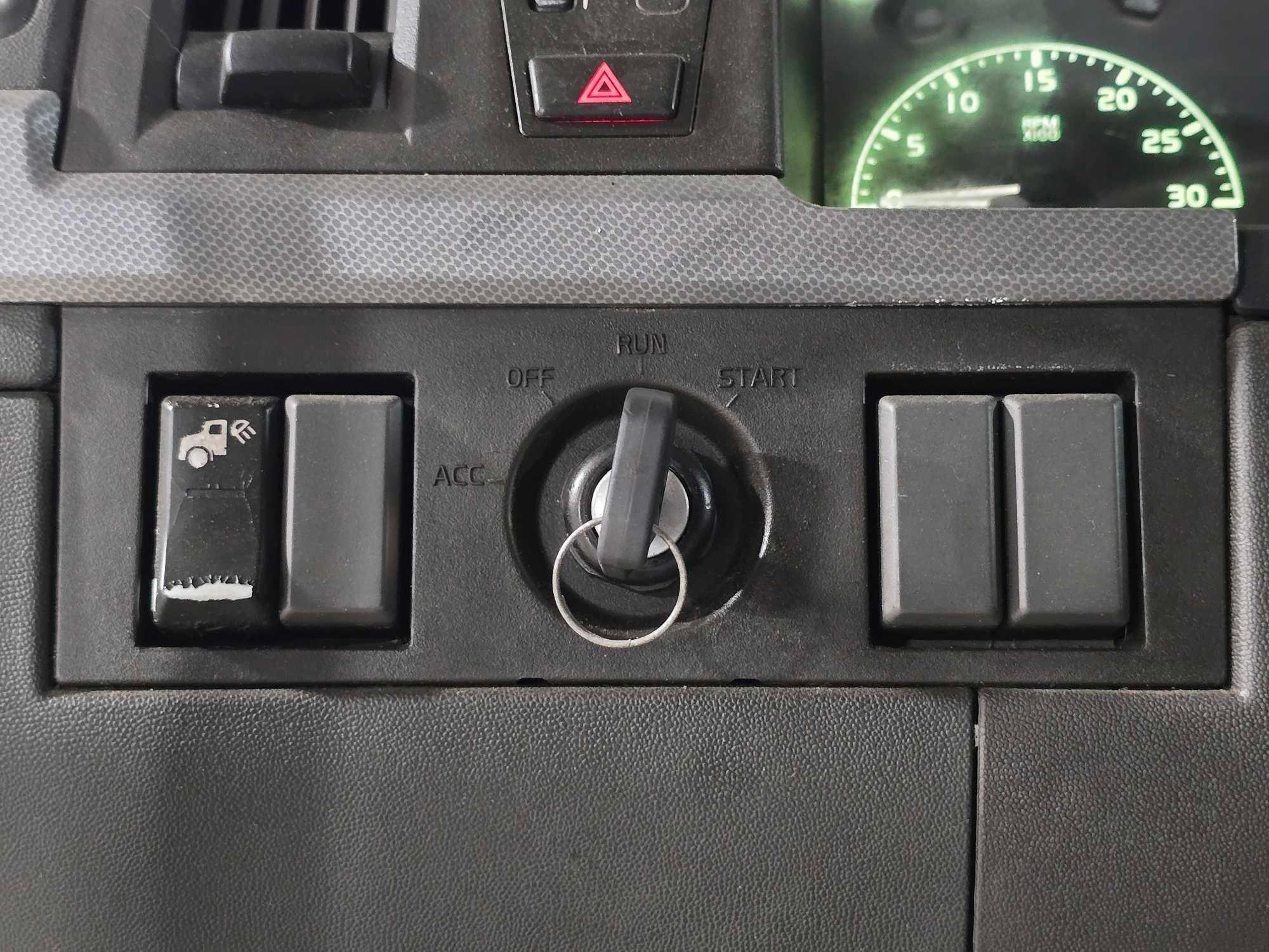 2019 Volvo VNR64T Day Cab Truck Tractor