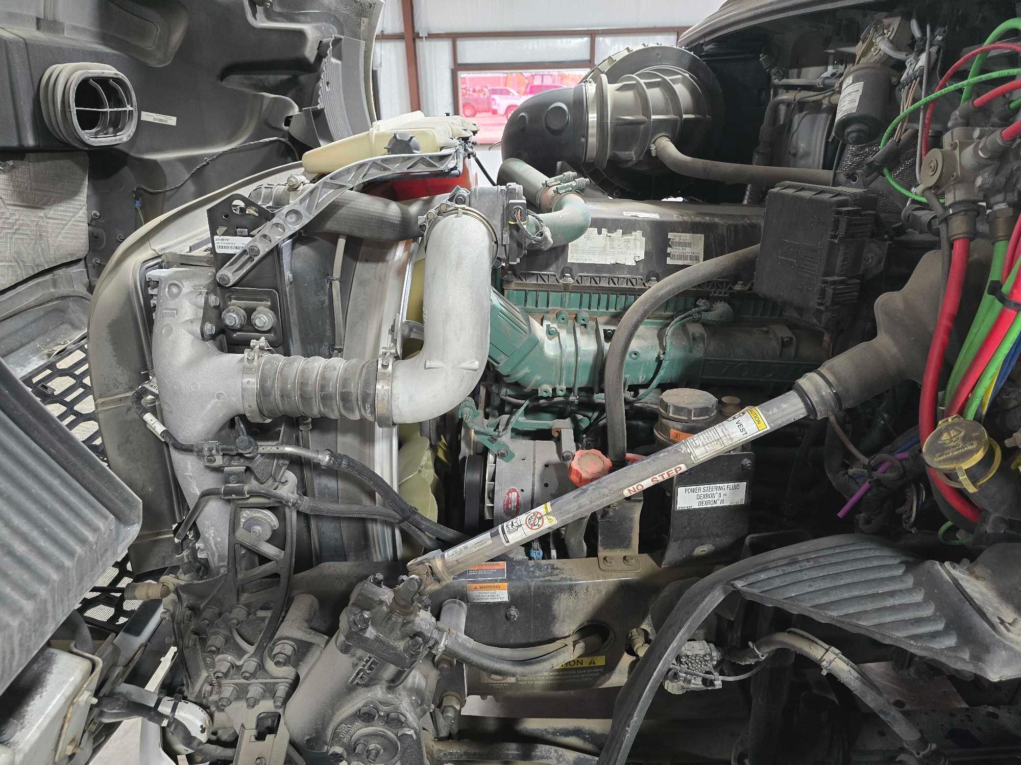 2019 Volvo VNR64T Day Cab Truck Tractor