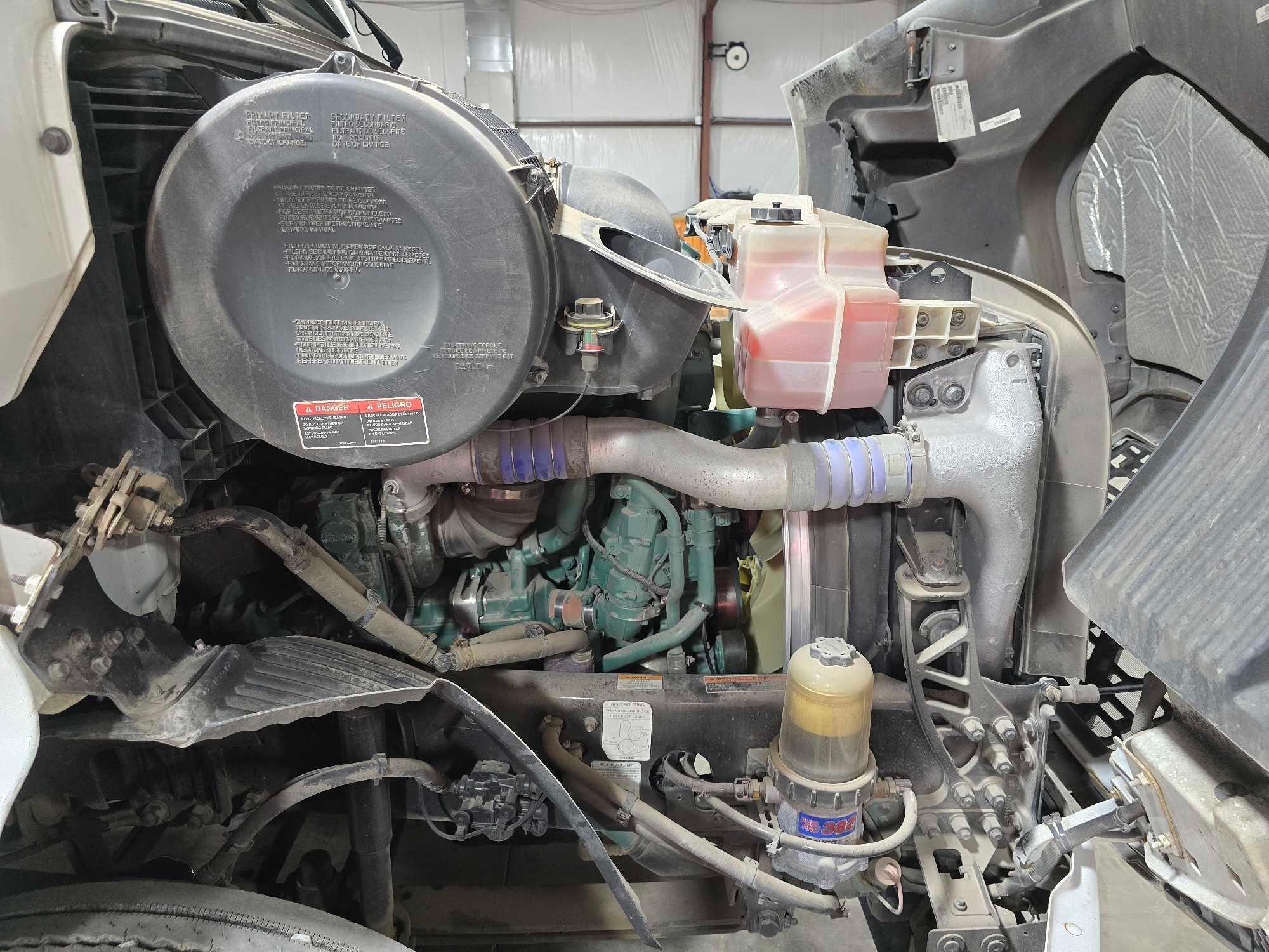 2019 Volvo VNR64T Day Cab Truck Tractor