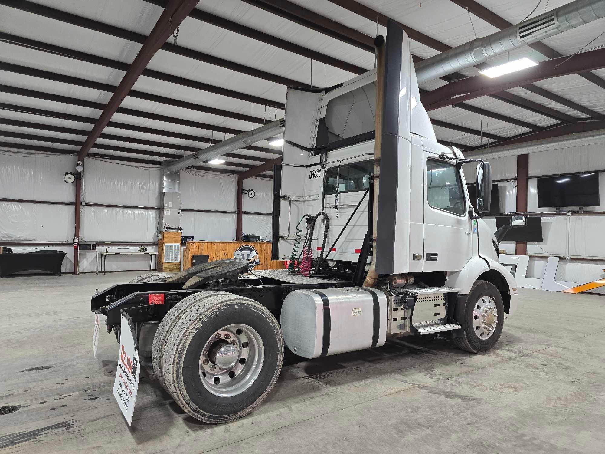 2019 Volvo VNR64T Day Cab Truck Tractor