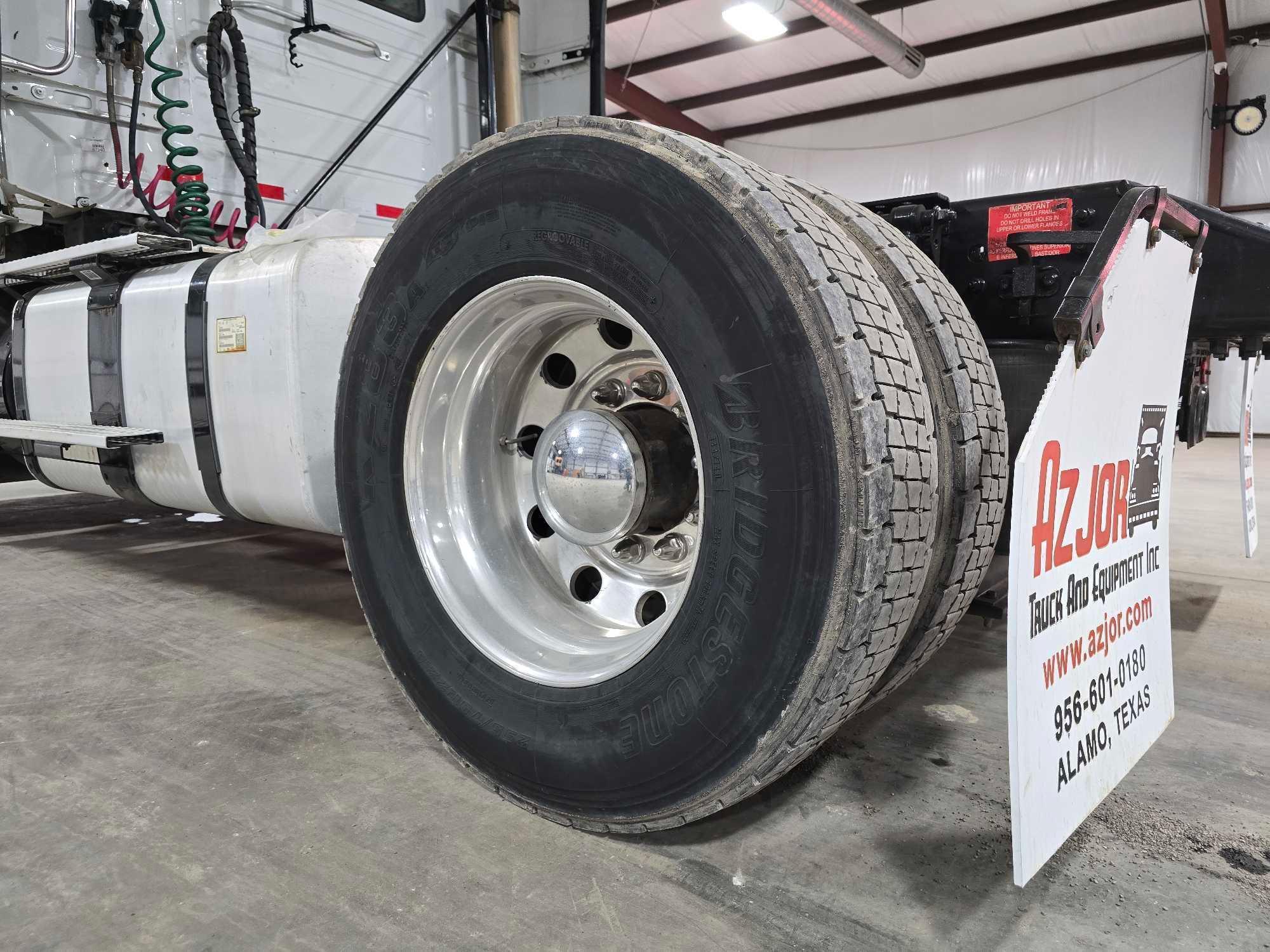 2019 Volvo VNR64T Day Cab Truck Tractor