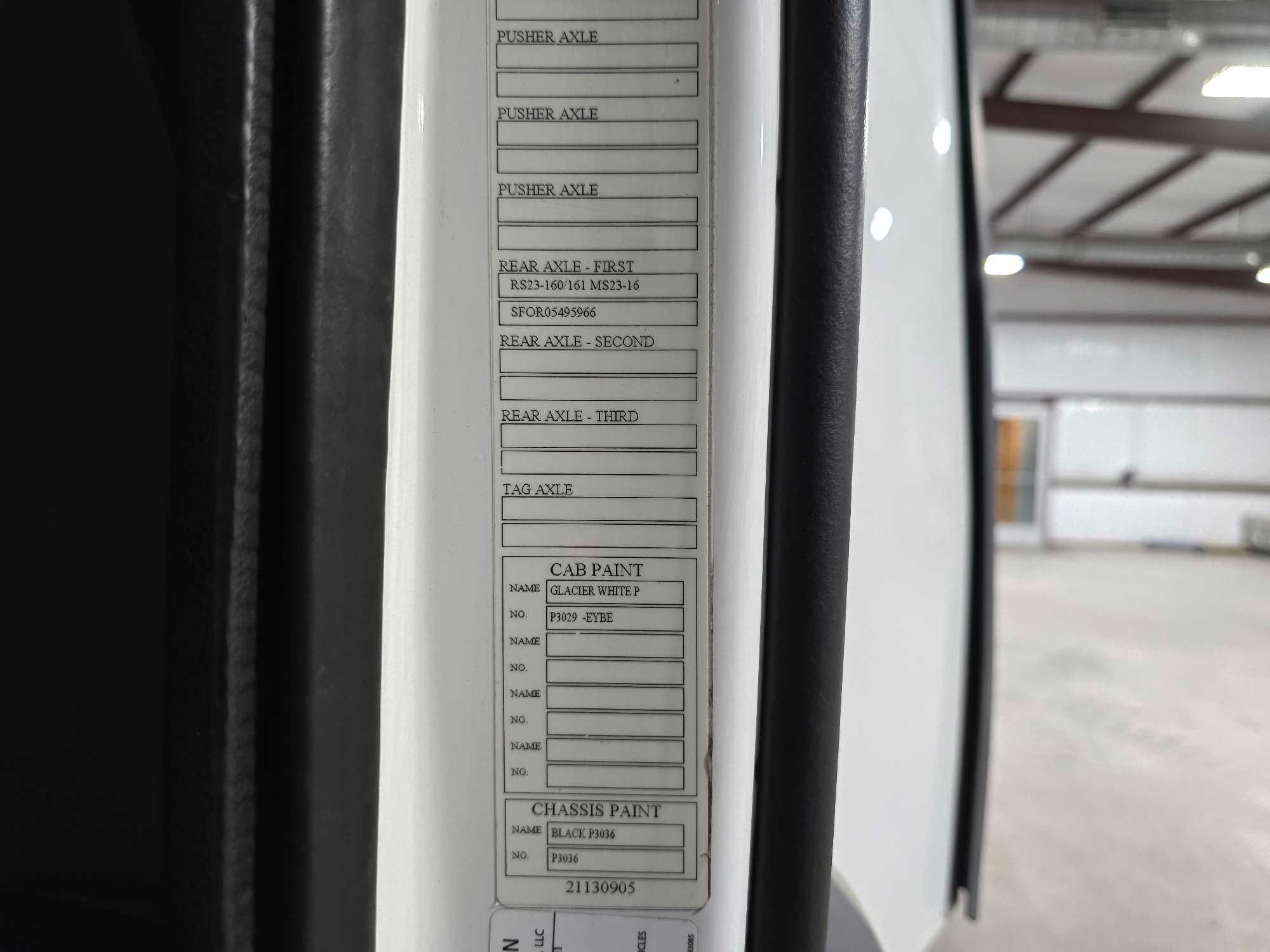 2019 Volvo VNR64T Day Cab Truck Tractor