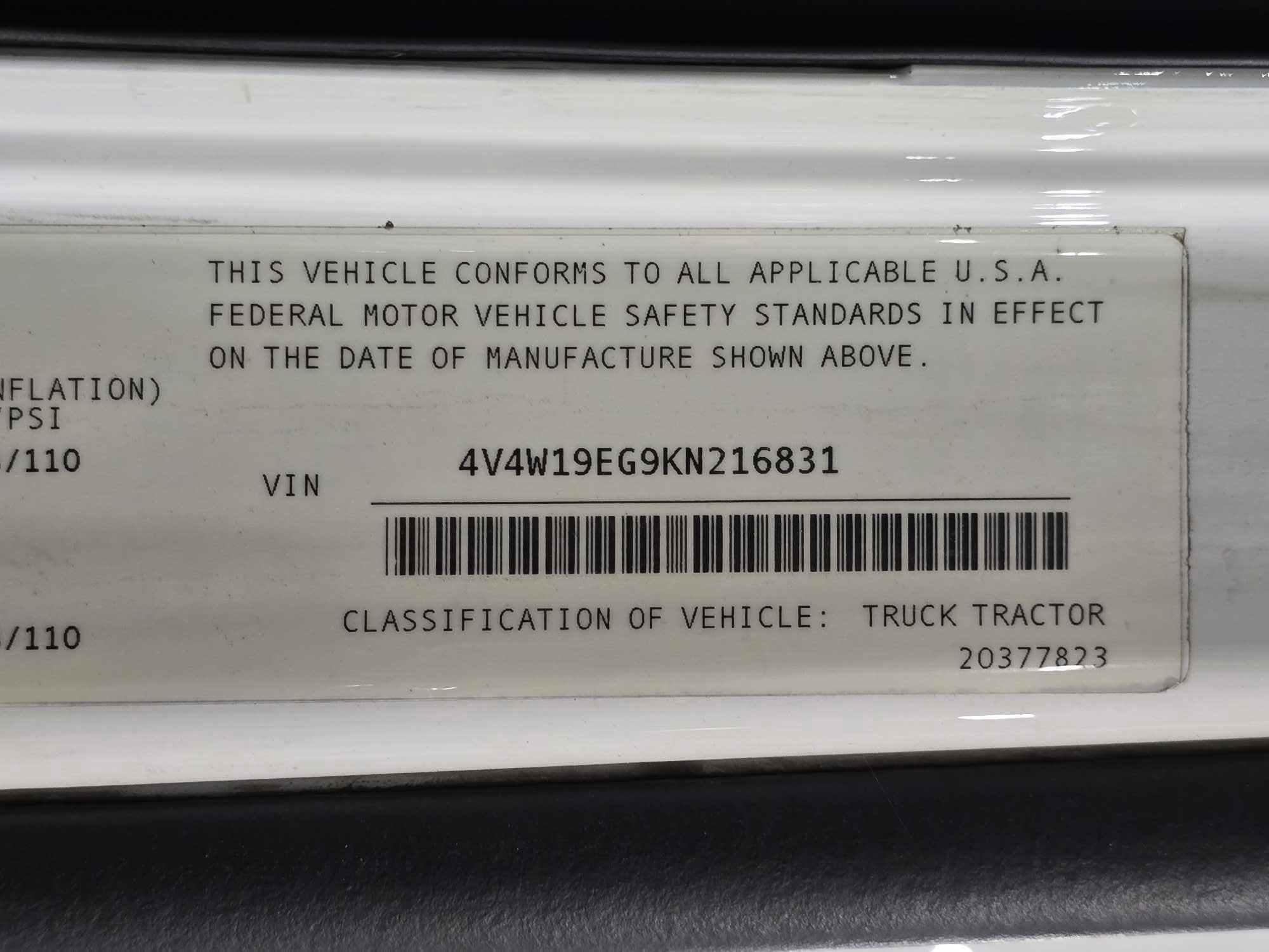 2019 Volvo VNR64T Day Cab Truck Tractor