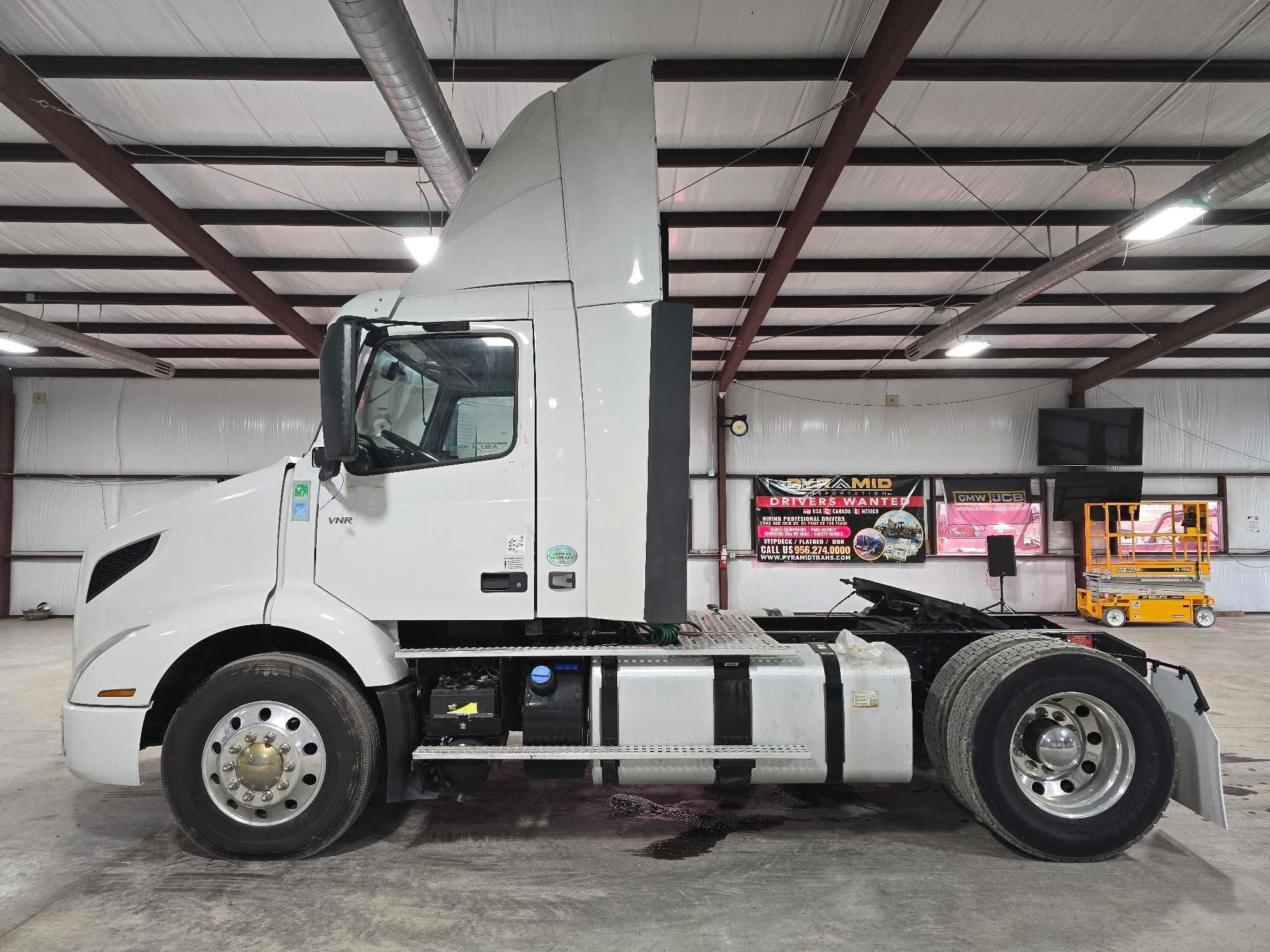 2019 Volvo VNR64T Day Cab Truck Tractor