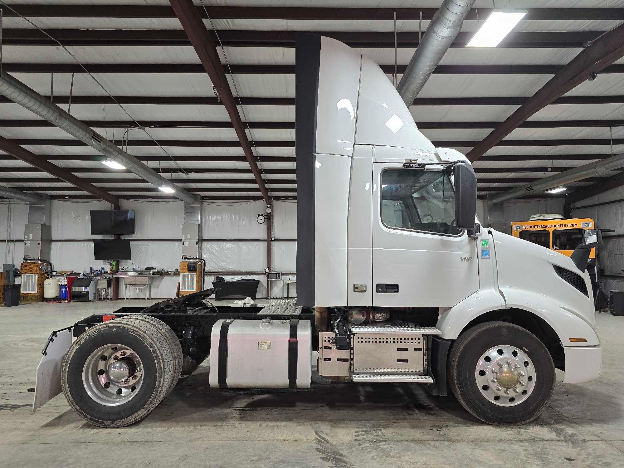 2019 Volvo VNR64T Day Cab Truck Tractor
