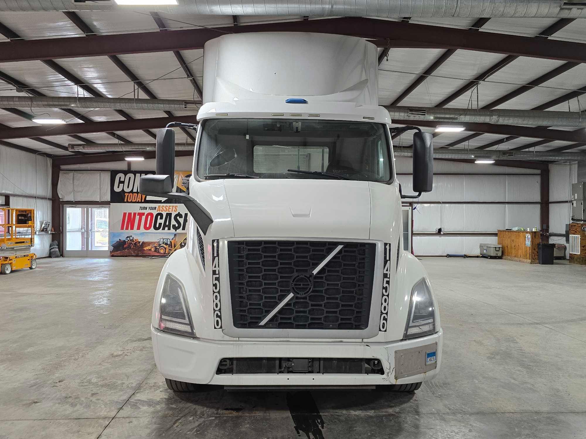 2019 Volvo VNR64T Day Cab Truck Tractor