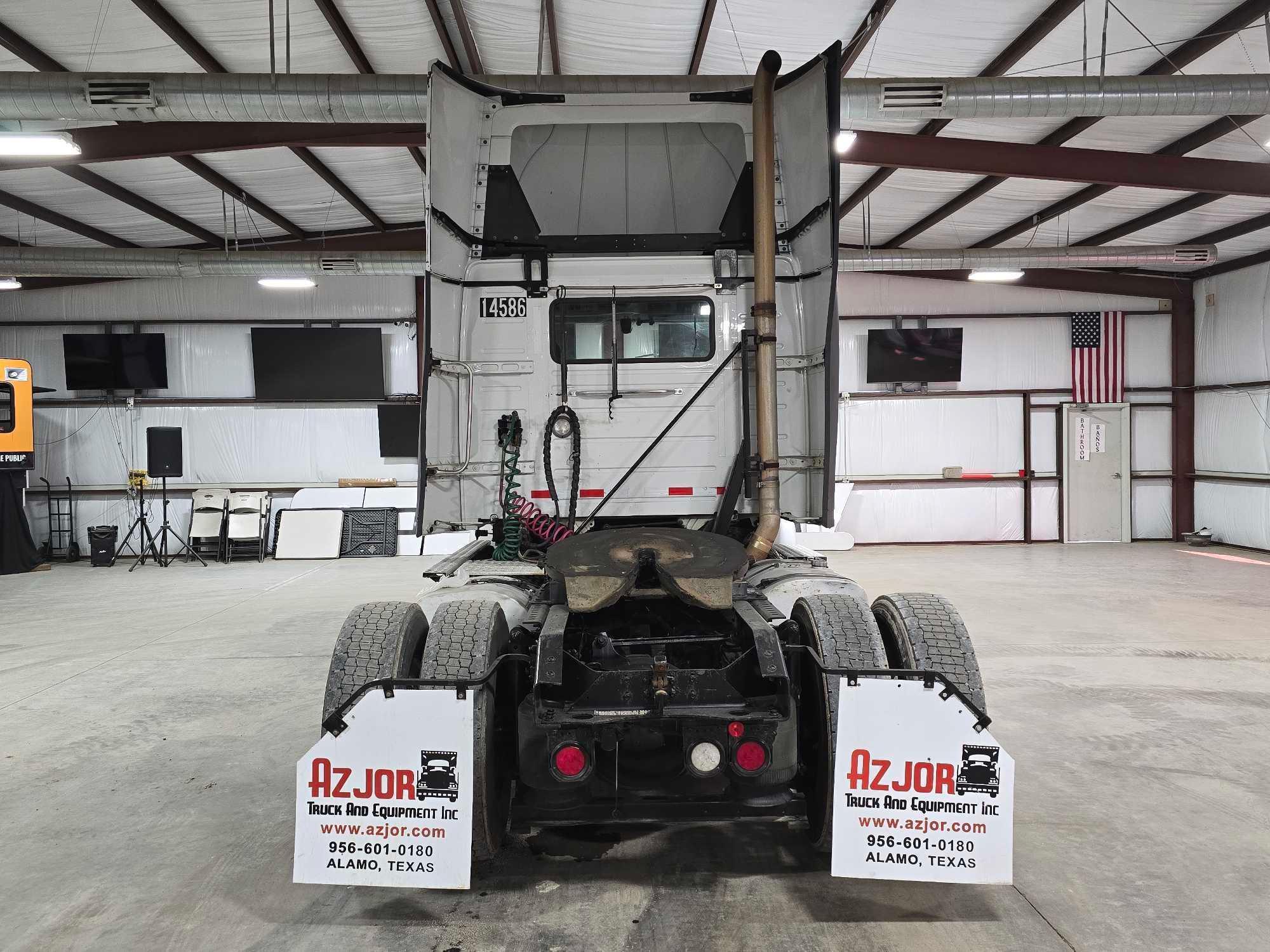 2019 Volvo VNR64T Day Cab Truck Tractor