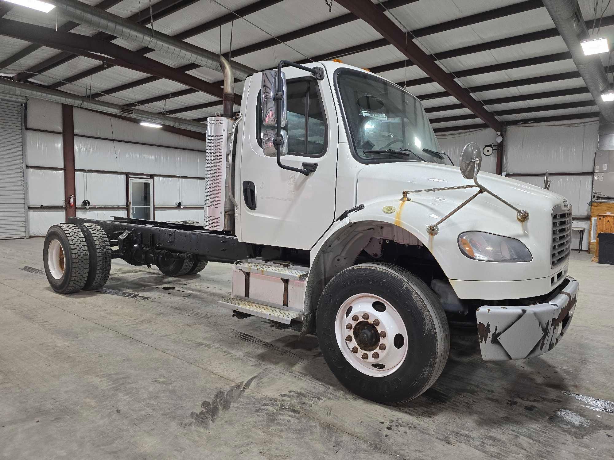 2016 Freightliner M2 106 Medium Duty Day Cab Truck Tractor