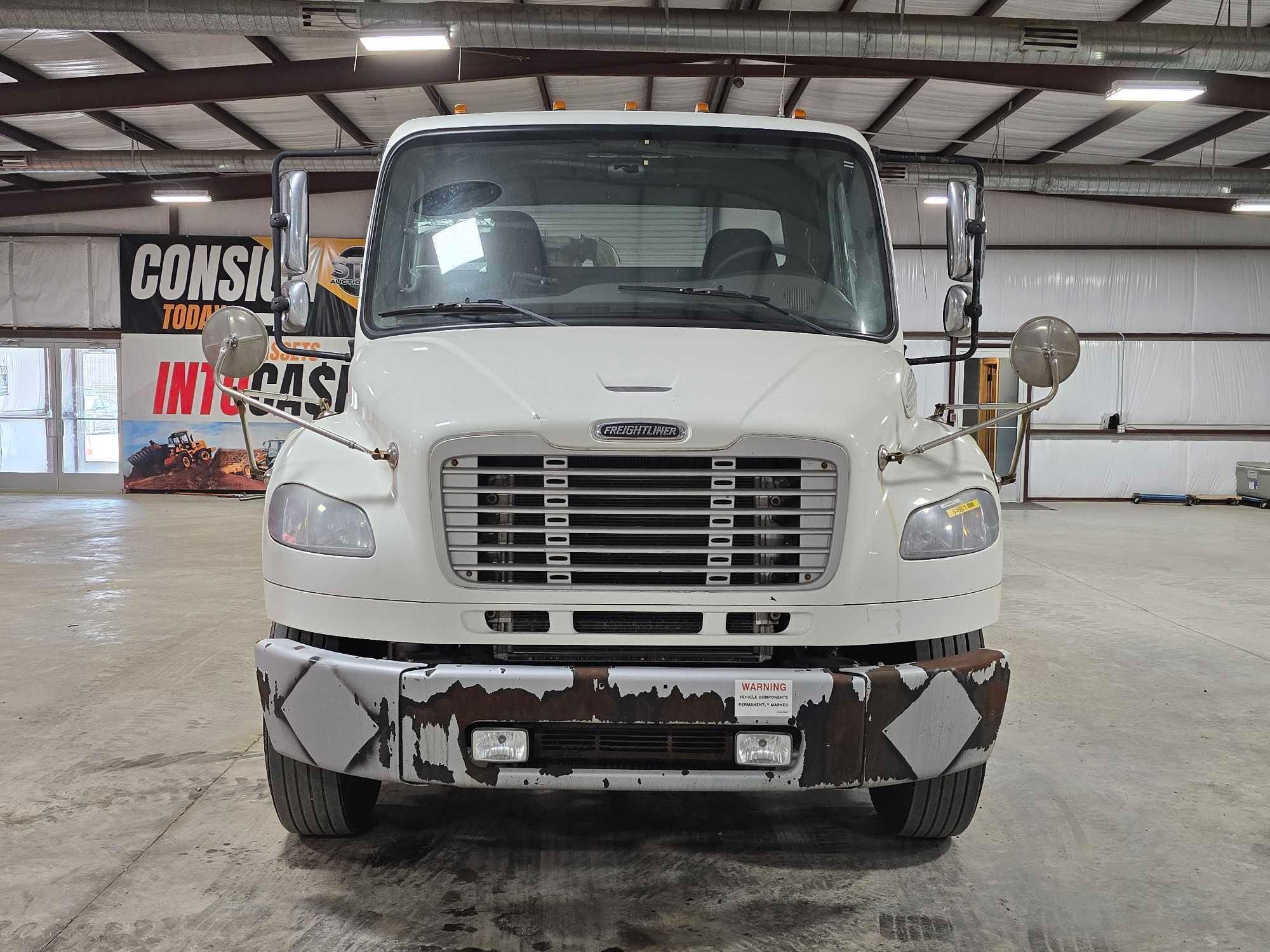 2016 Freightliner M2 106 Medium Duty Day Cab Truck Tractor
