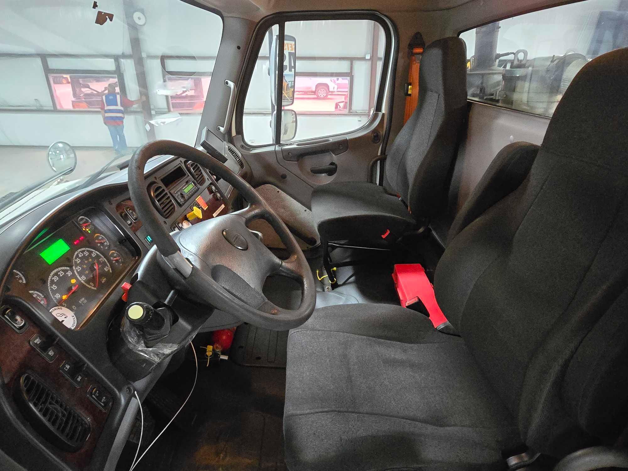 2016 Freightliner M2 106 Medium Duty Day Cab Truck Tractor