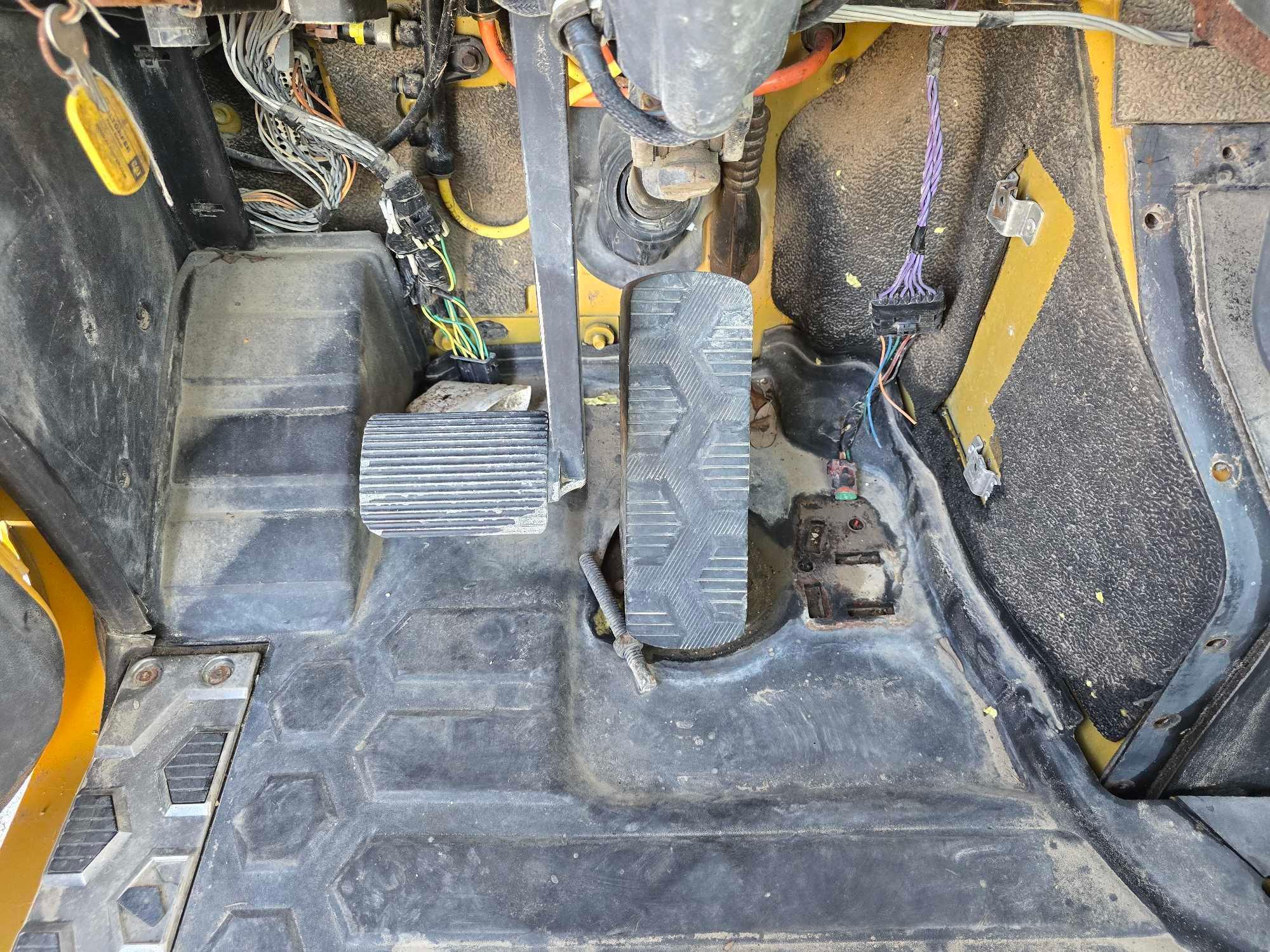 2012 International CF7 Day Cab Truck Tractor