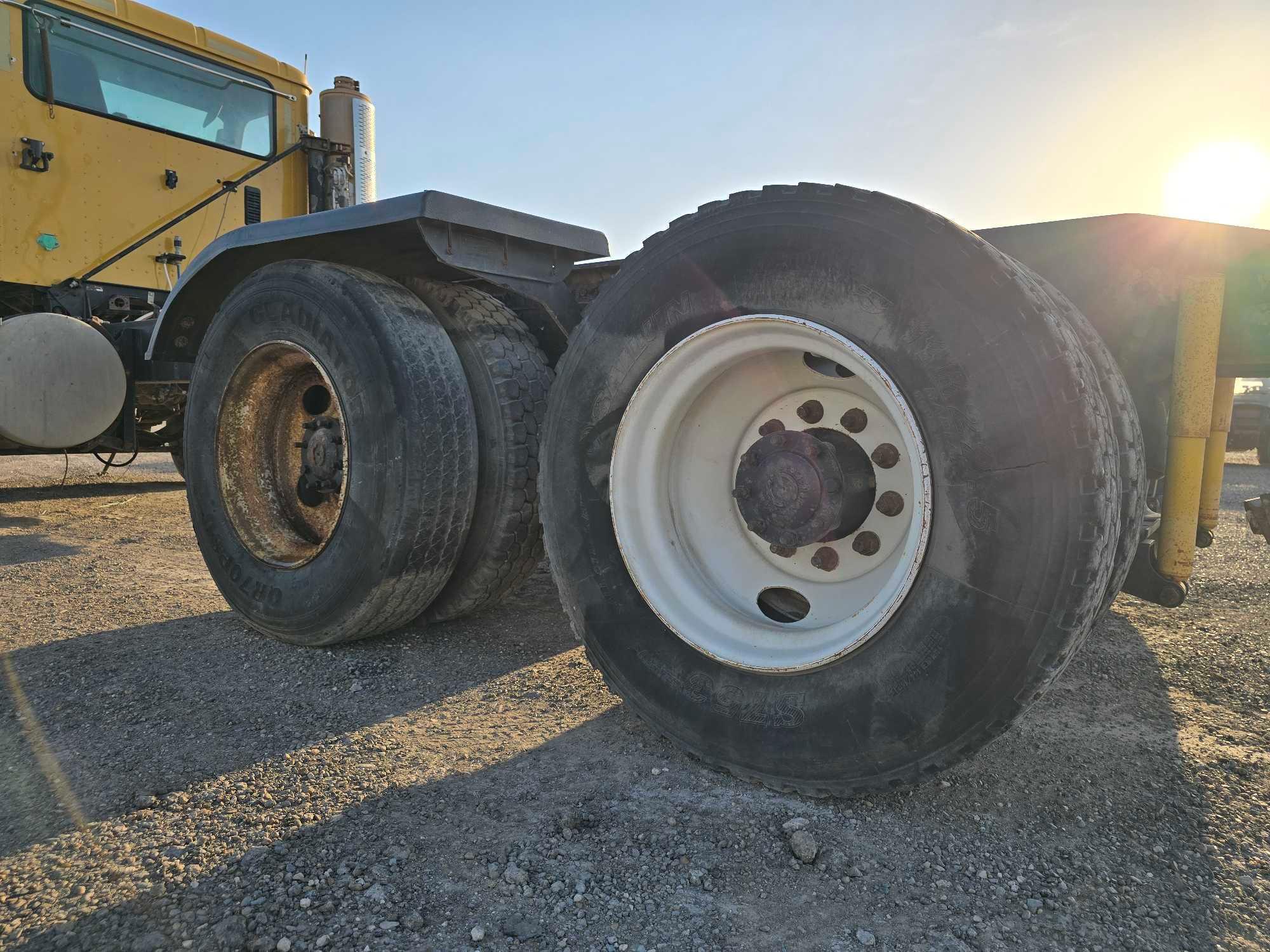 2012 International CF7 Day Cab Truck Tractor
