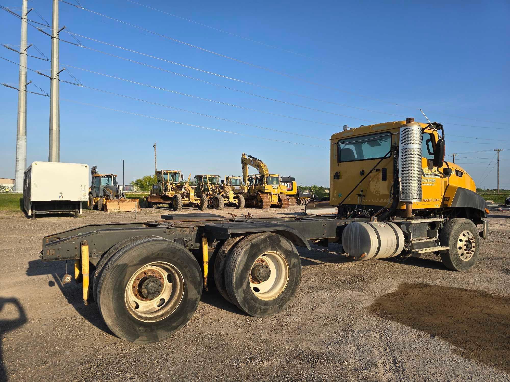2012 International CF7 Day Cab Truck Tractor