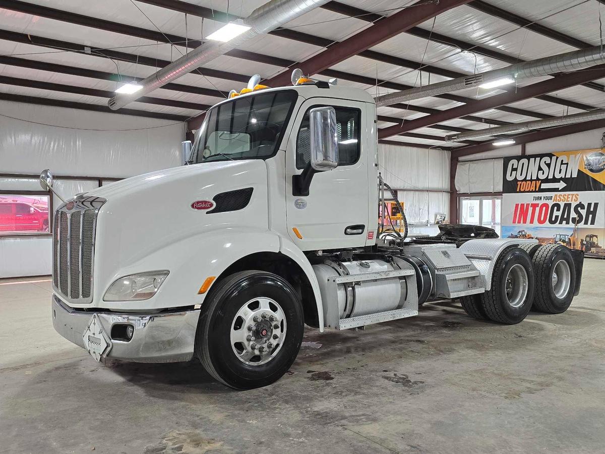 2014 Peterbilt 579 Day Cab Truck Tractor