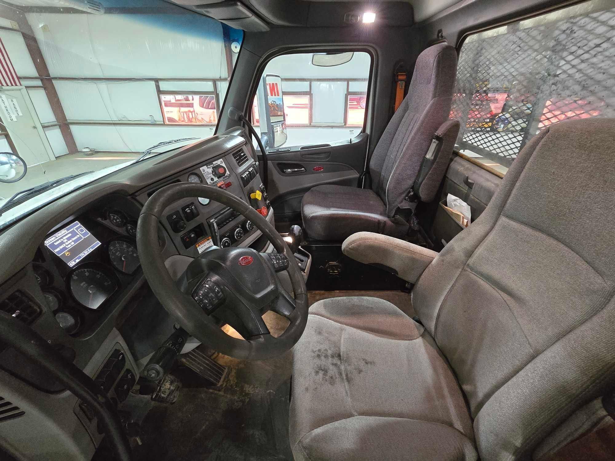 2014 Peterbilt 579 Day Cab Truck Tractor