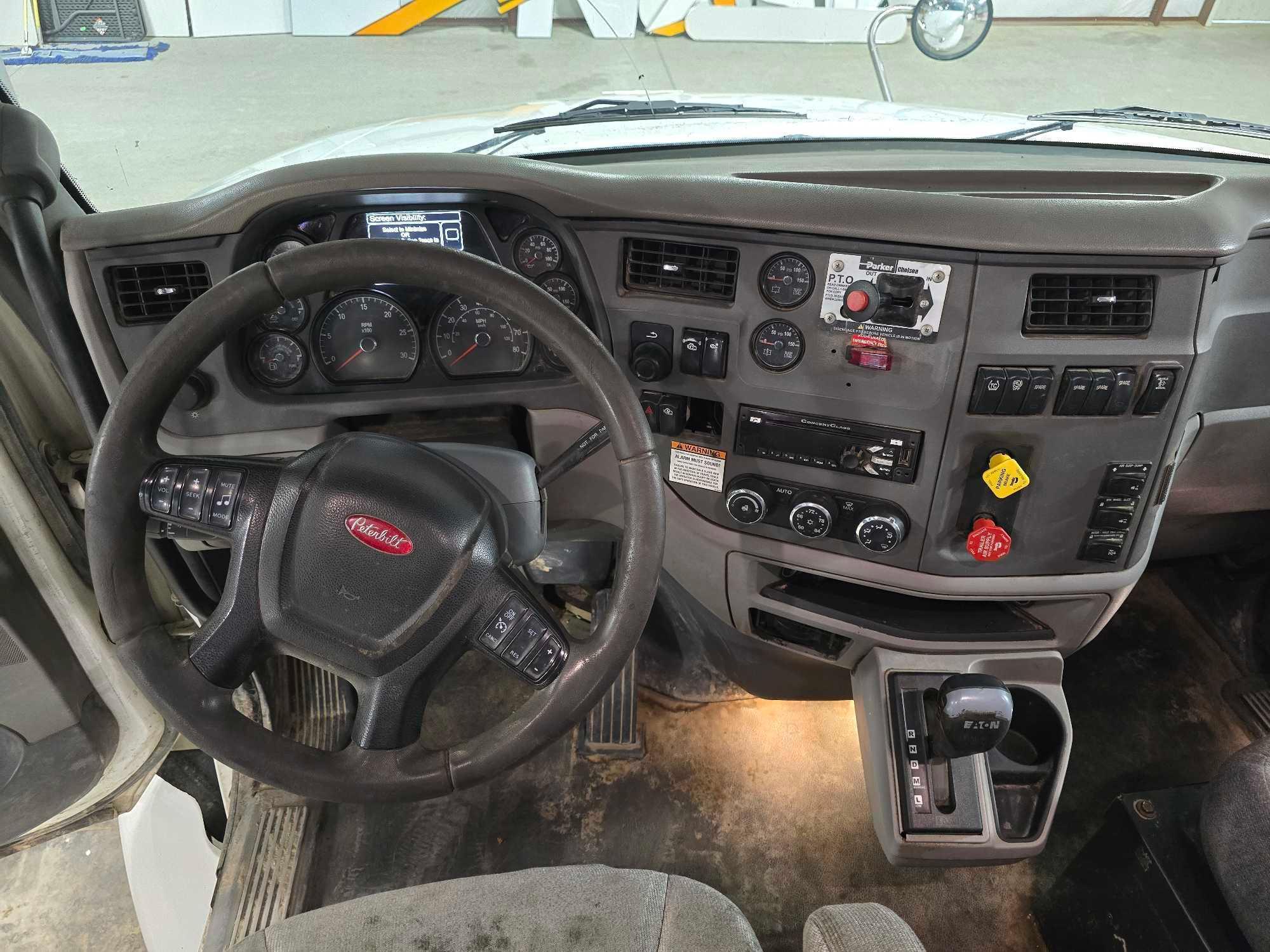 2014 Peterbilt 579 Day Cab Truck Tractor