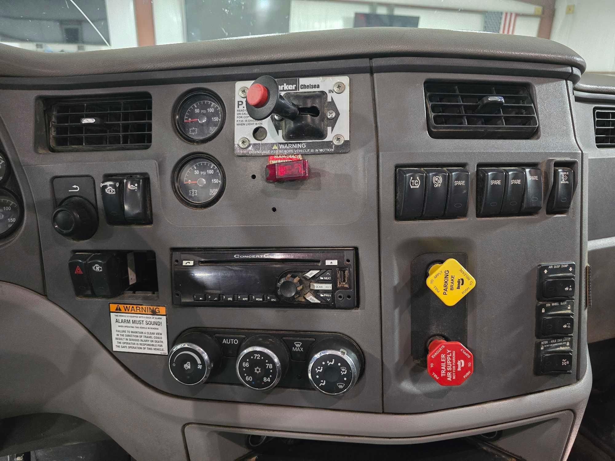 2014 Peterbilt 579 Day Cab Truck Tractor