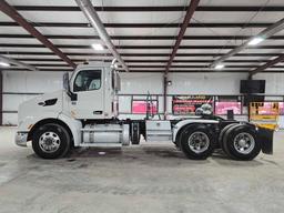 2014 Peterbilt 579 Day Cab Truck Tractor