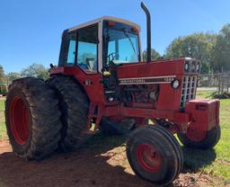 International 1586 Tractor