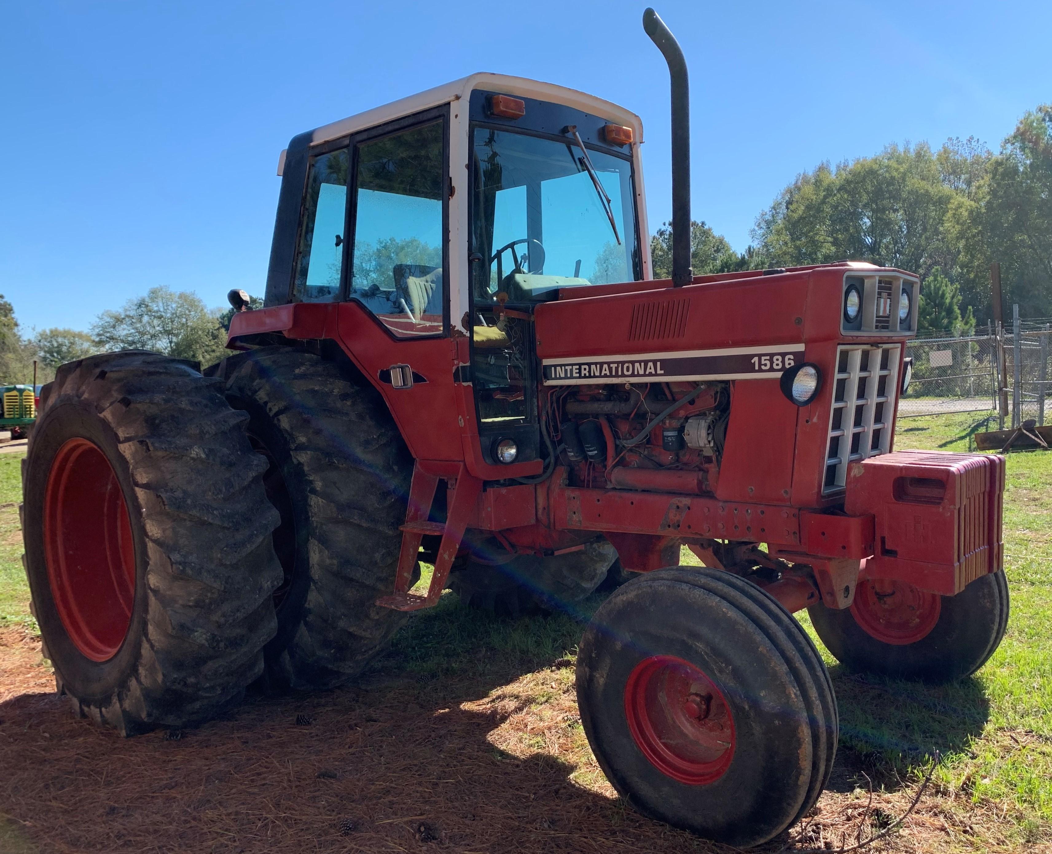 International 1586 Tractor
