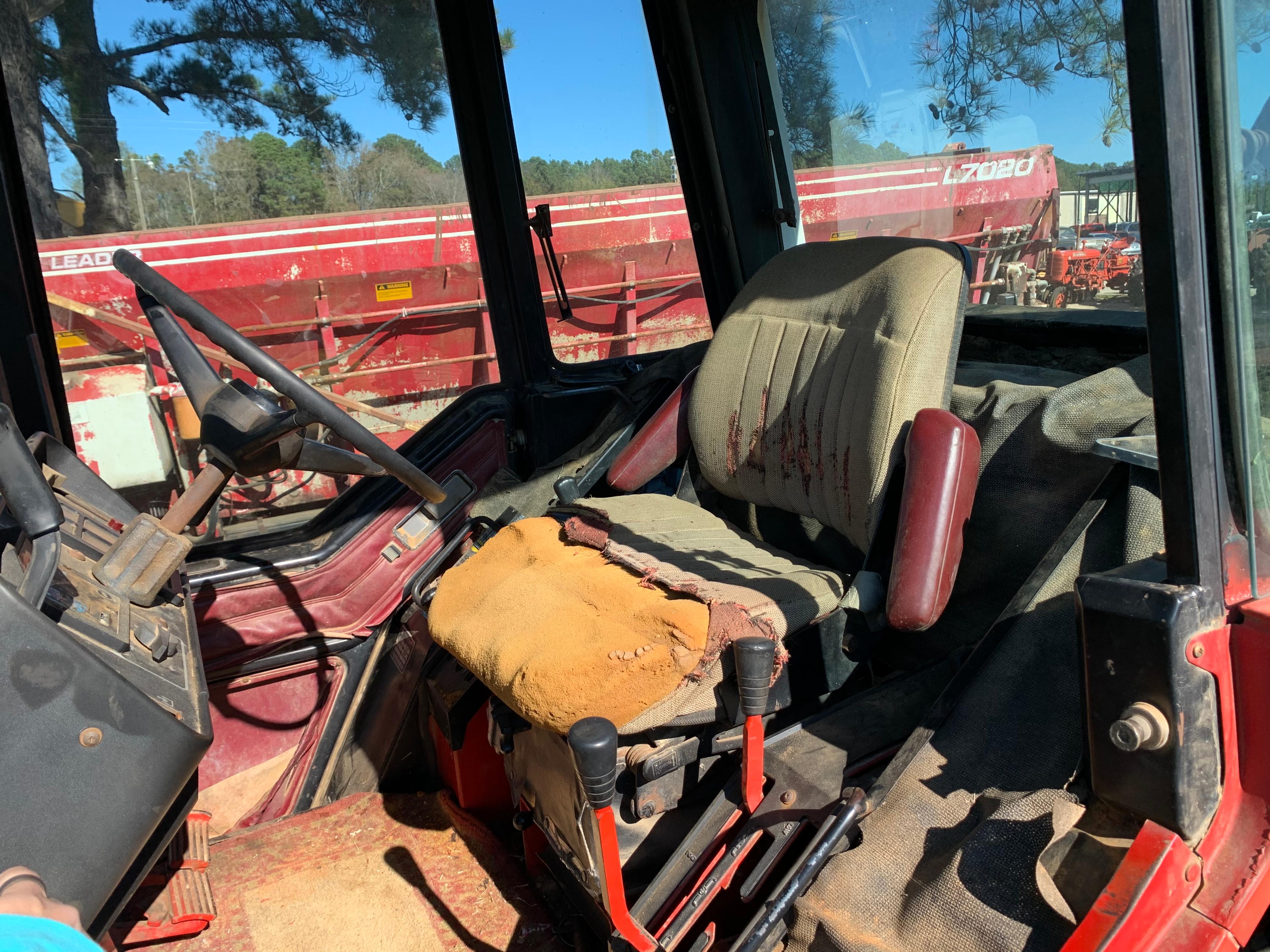International 1586 Tractor