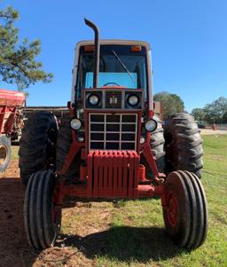 International 1586 Tractor