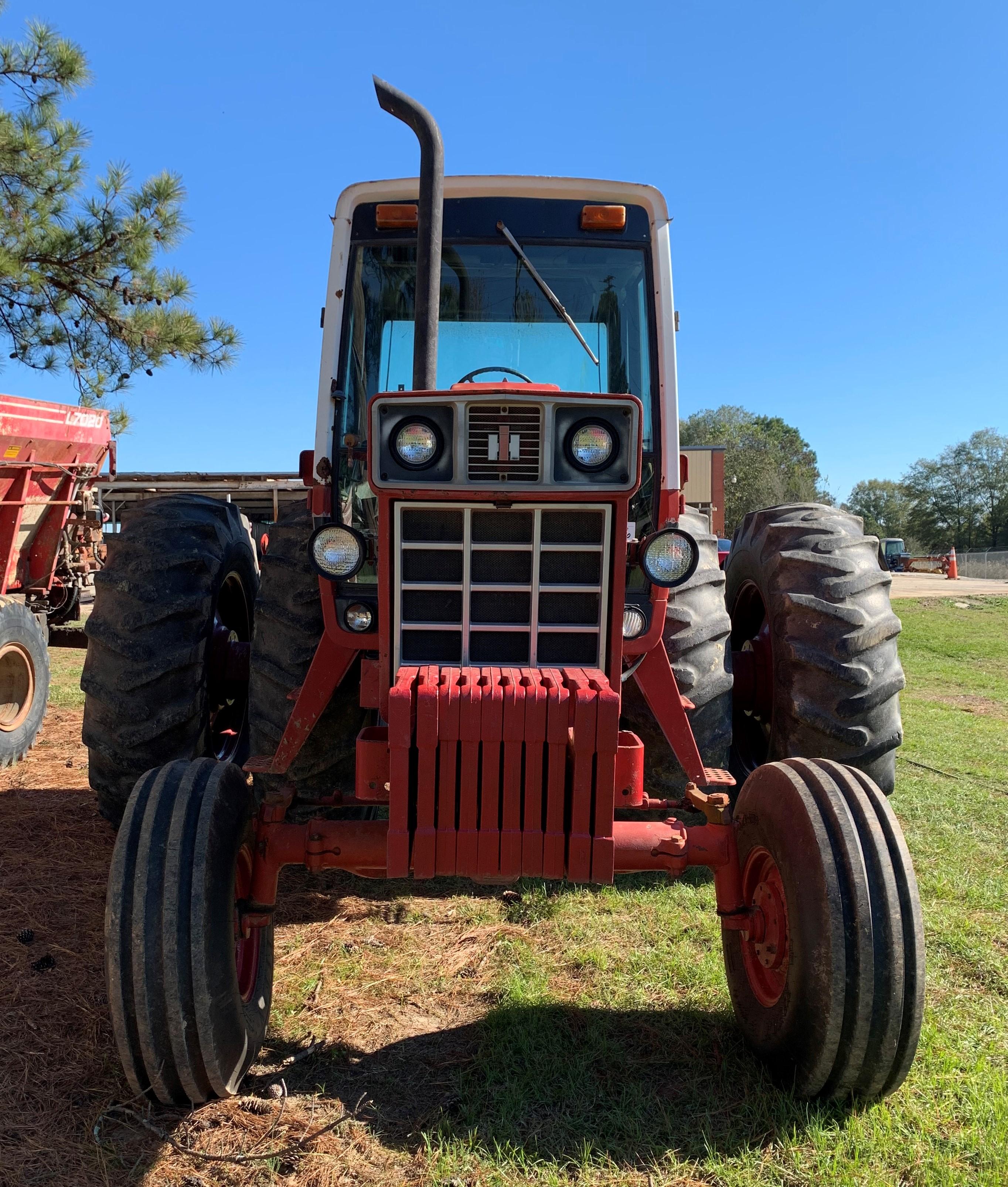 International 1586 Tractor