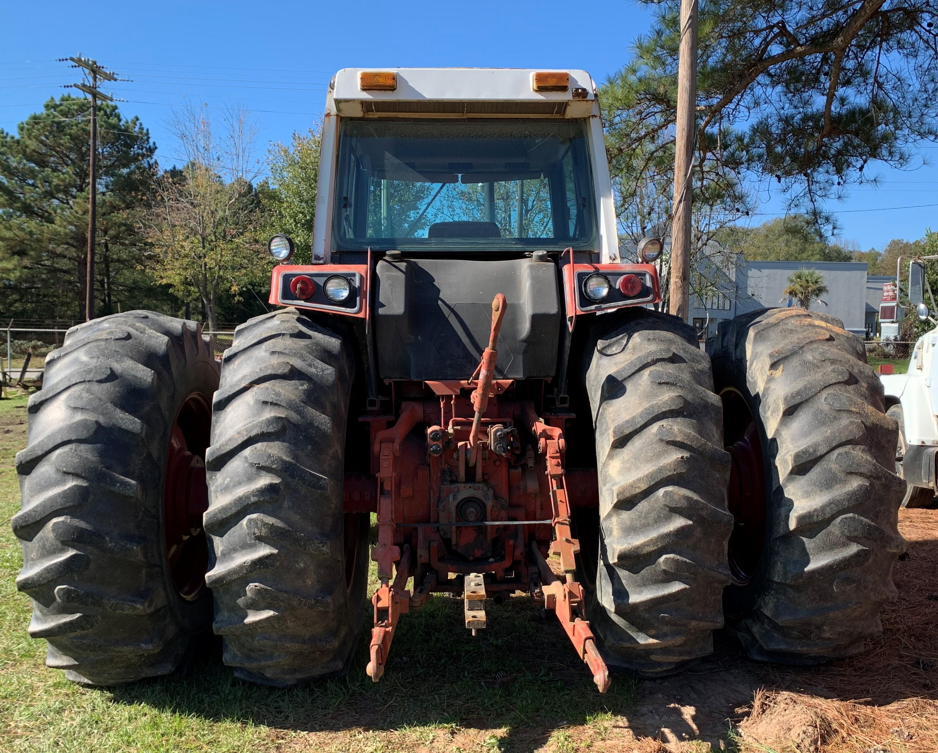 International 1586 Tractor