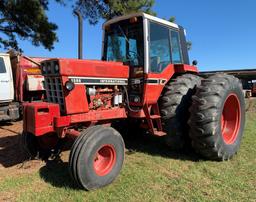 International 1586 Tractor