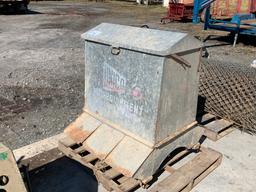 UNICO  Hog Feeder