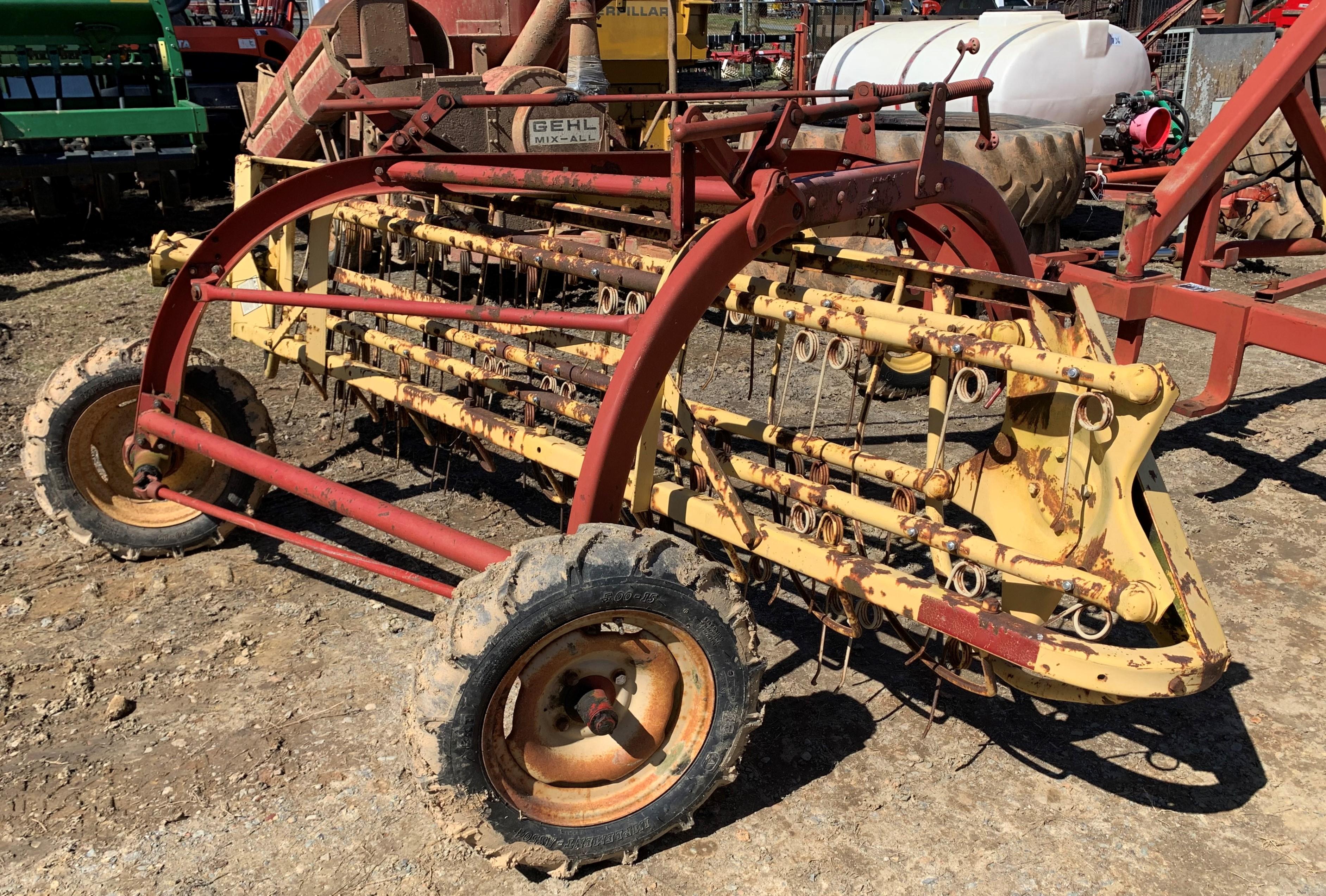 New Holland 256 side delivery rake