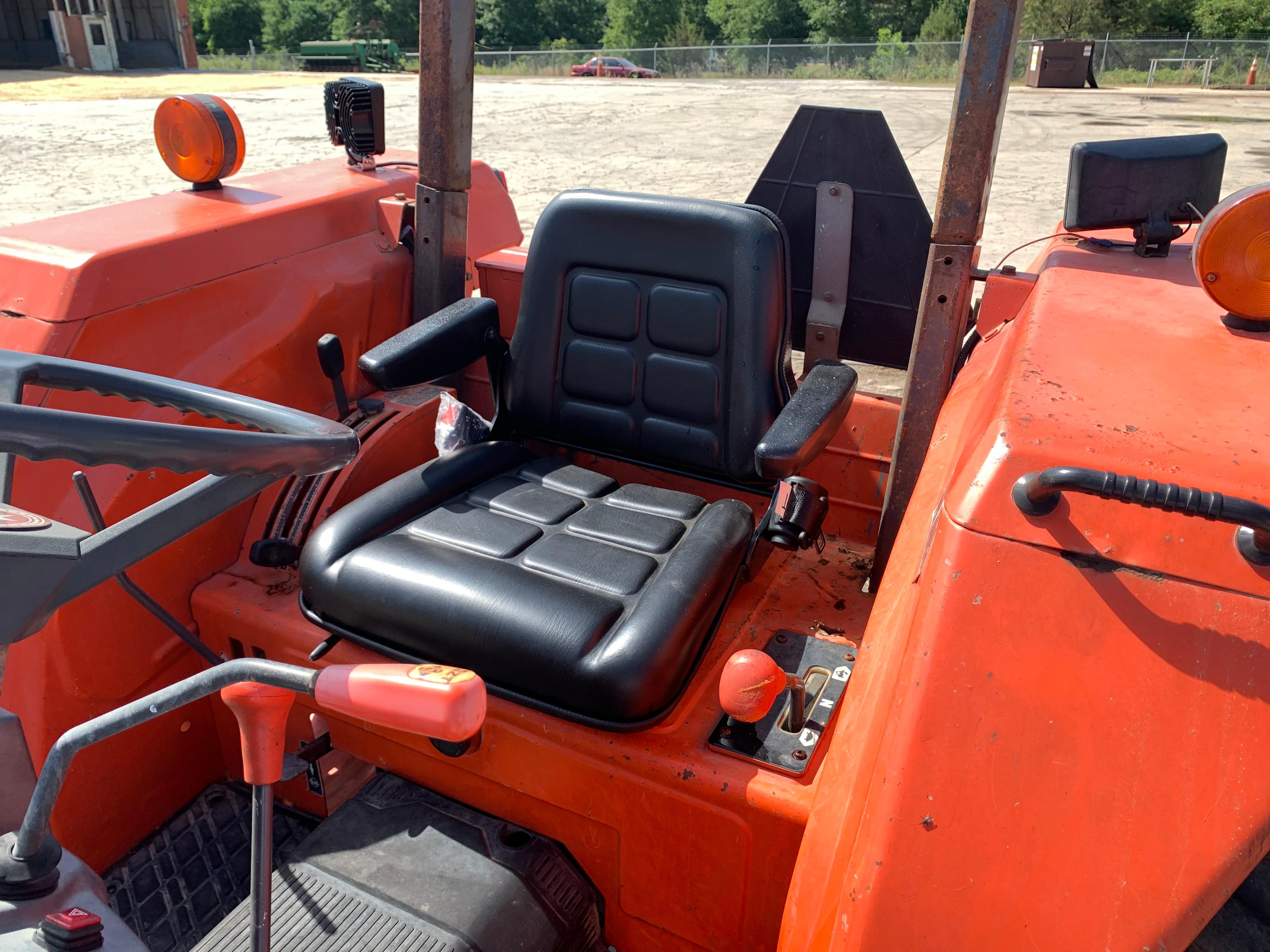 Kubota M5700 Utility Special