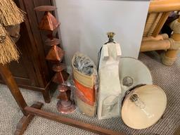 QUILT/RUG RACK & MISC LAMPS