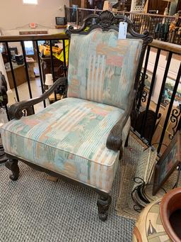 OVERSIZED CAPTAIN'S CHAIR