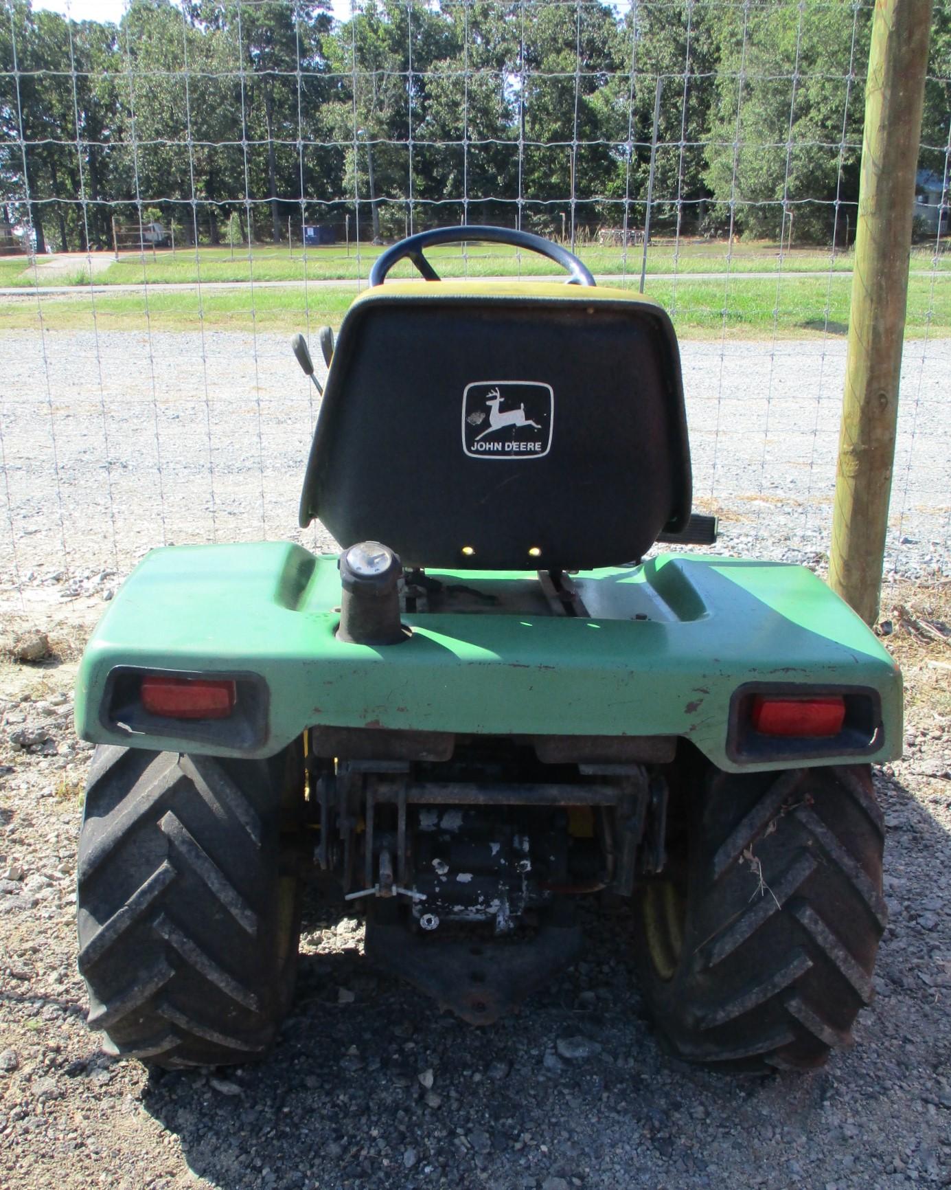 John Deere 318 Riding Mower