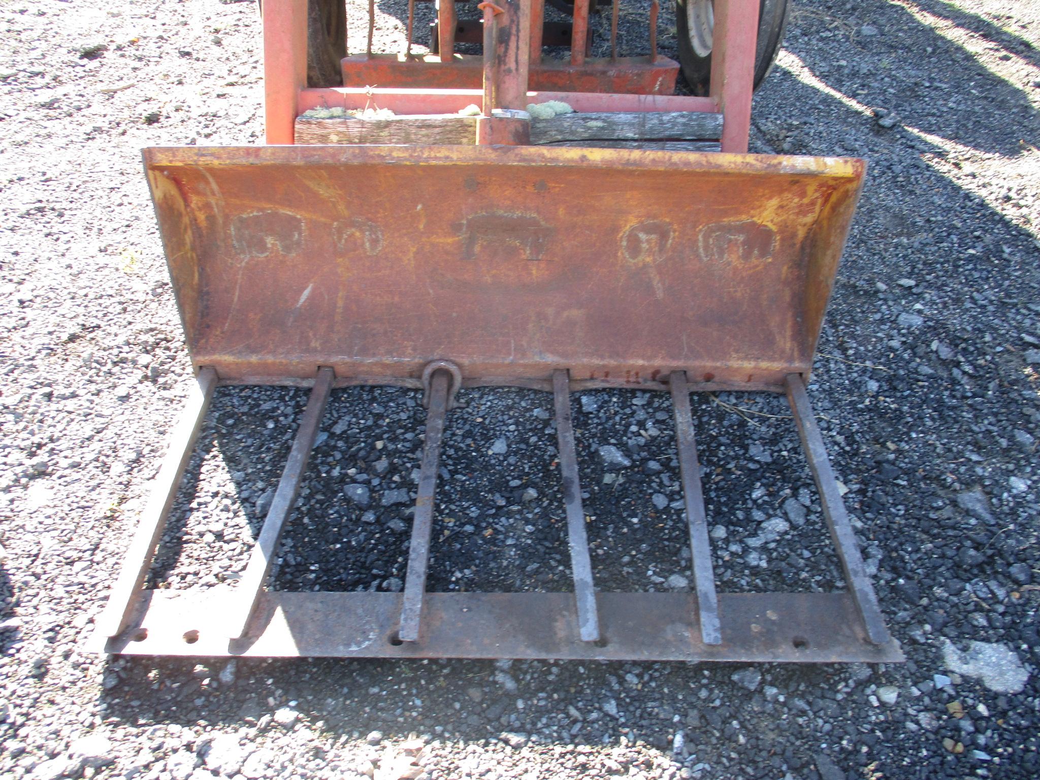 Massey Ferguson135 Diesel Tractor wFrontend Loader