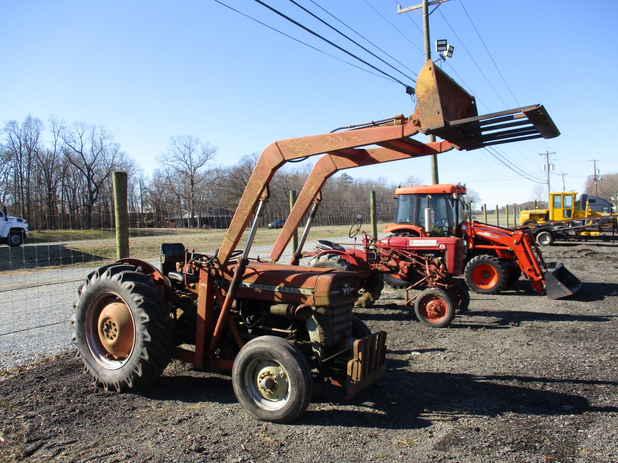 Massey Ferguson135 Diesel Tractor wFrontend Loader