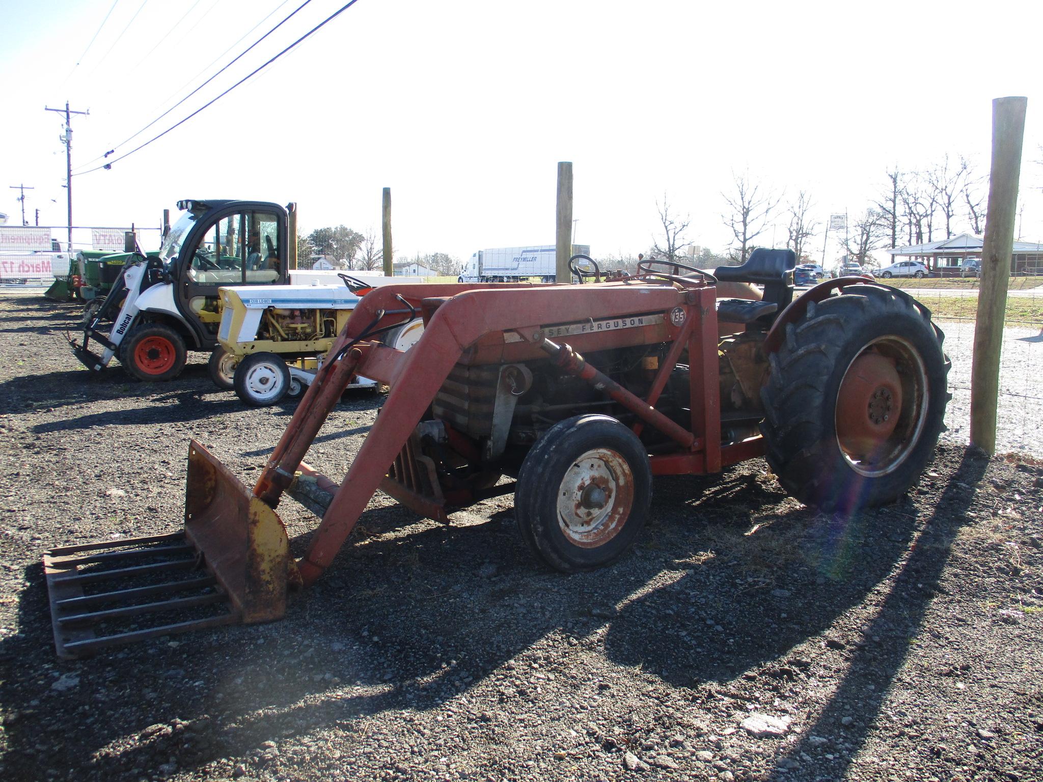 Massey Ferguson135 Diesel Tractor wFrontend Loader