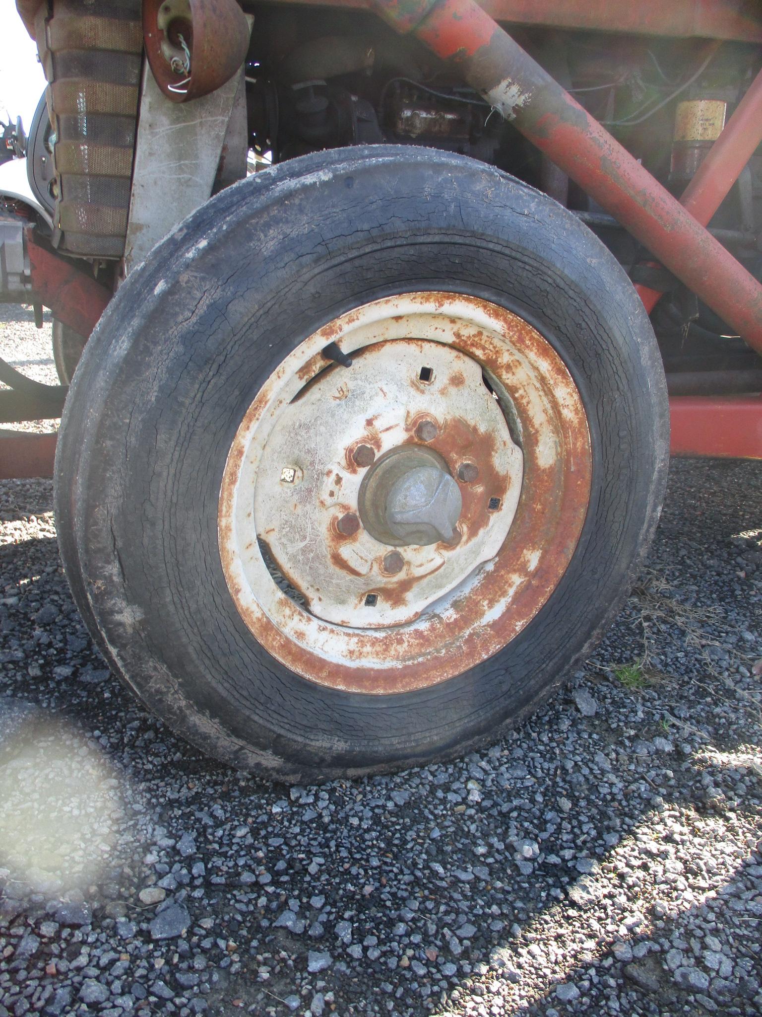 Massey Ferguson135 Diesel Tractor wFrontend Loader